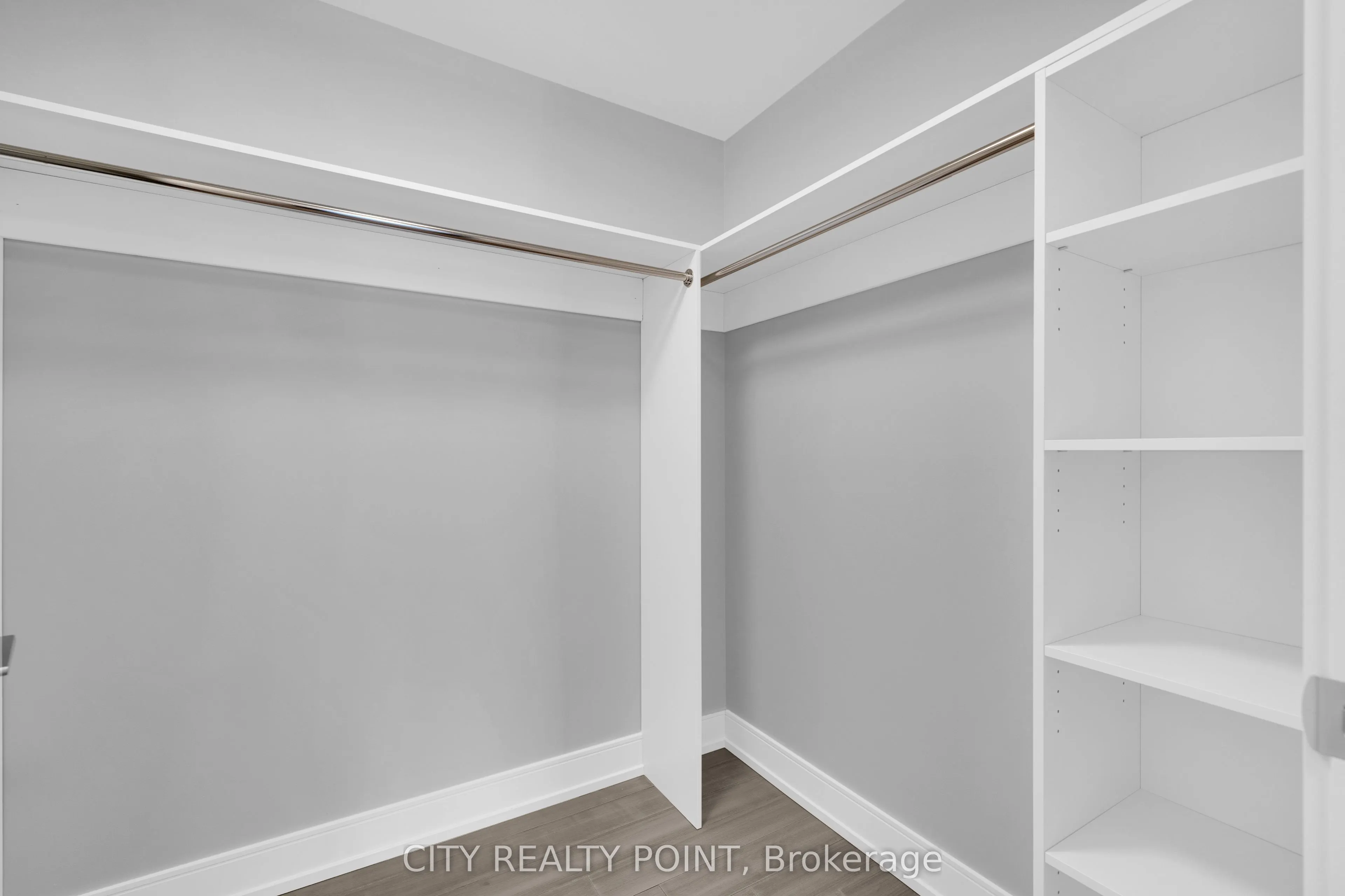 664 Spadina Avenue, #411