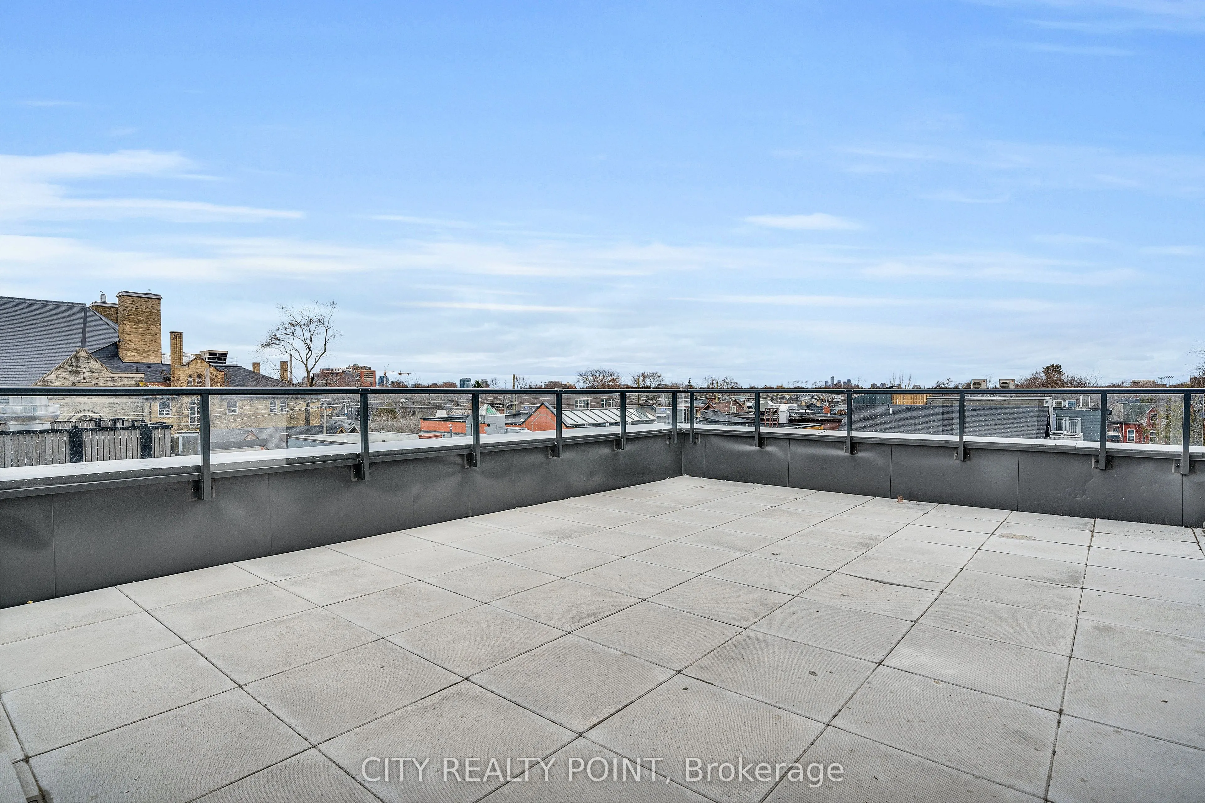 664 Spadina Avenue, #411