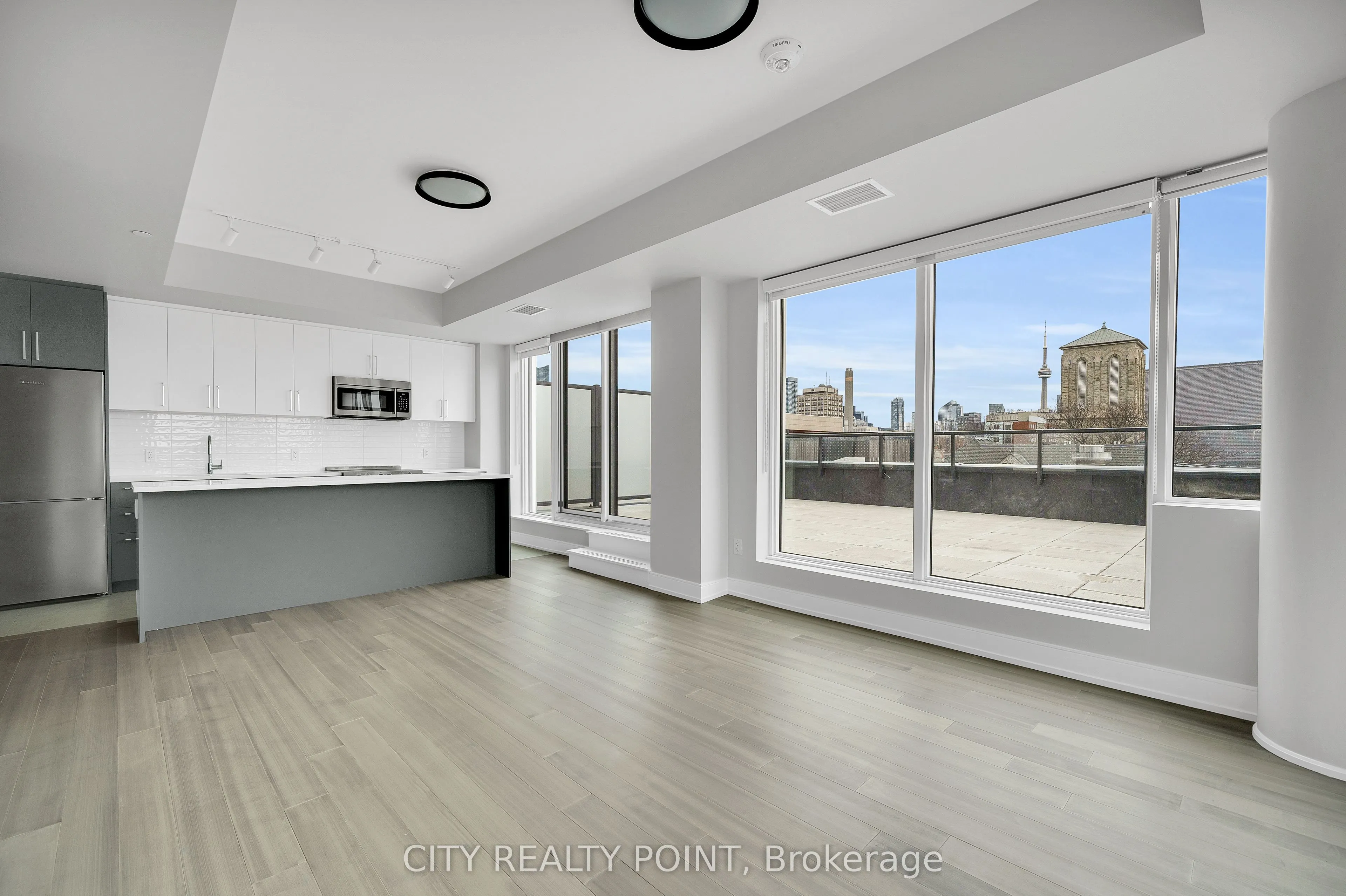 664 Spadina Avenue, #411