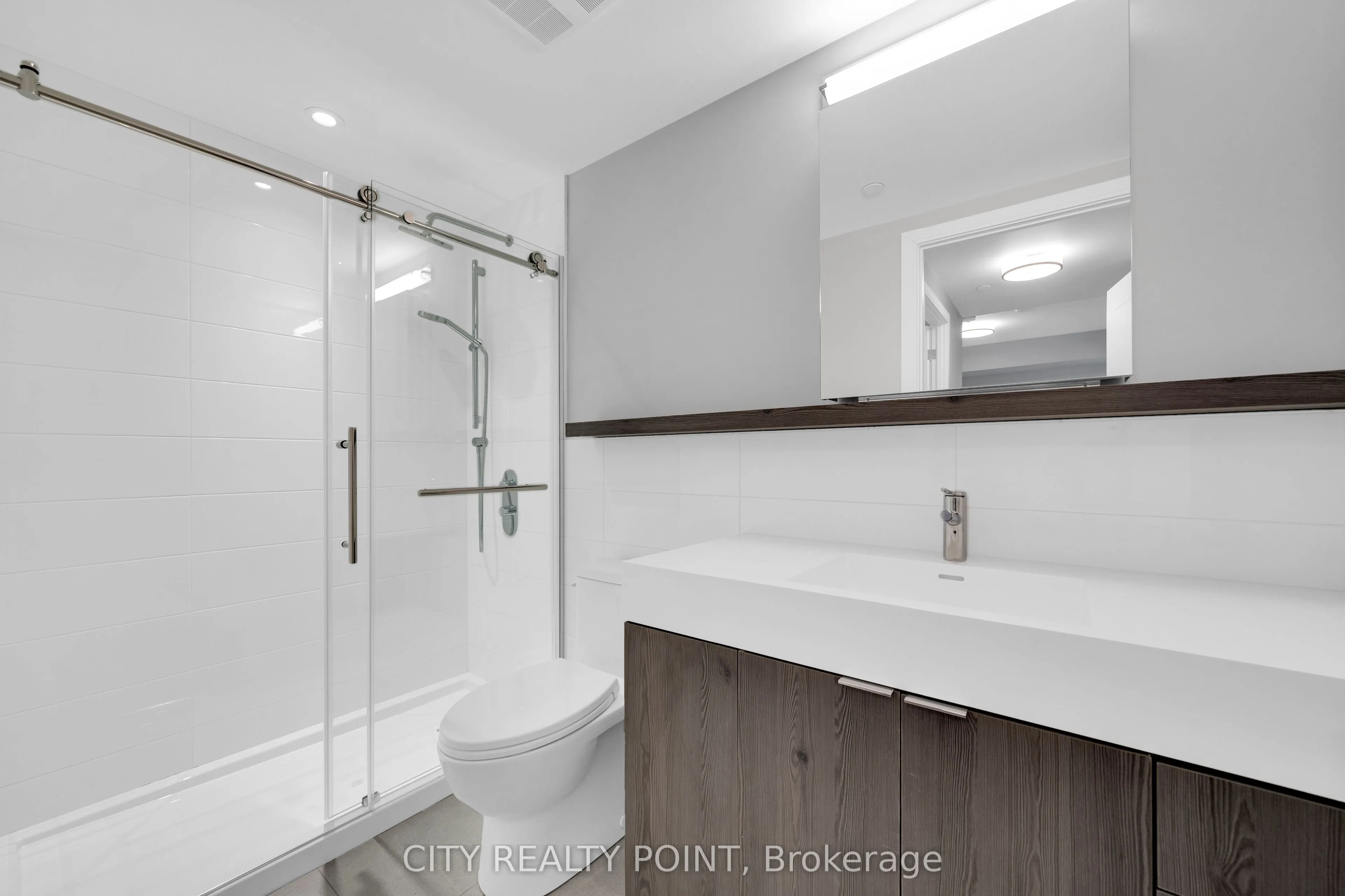 664 Spadina Avenue, #411