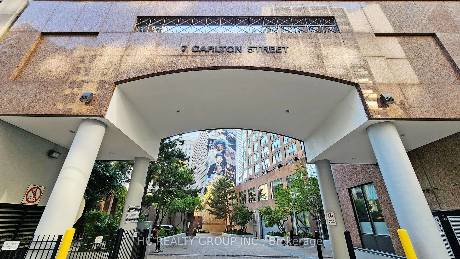 7 Carlton Street, #905
