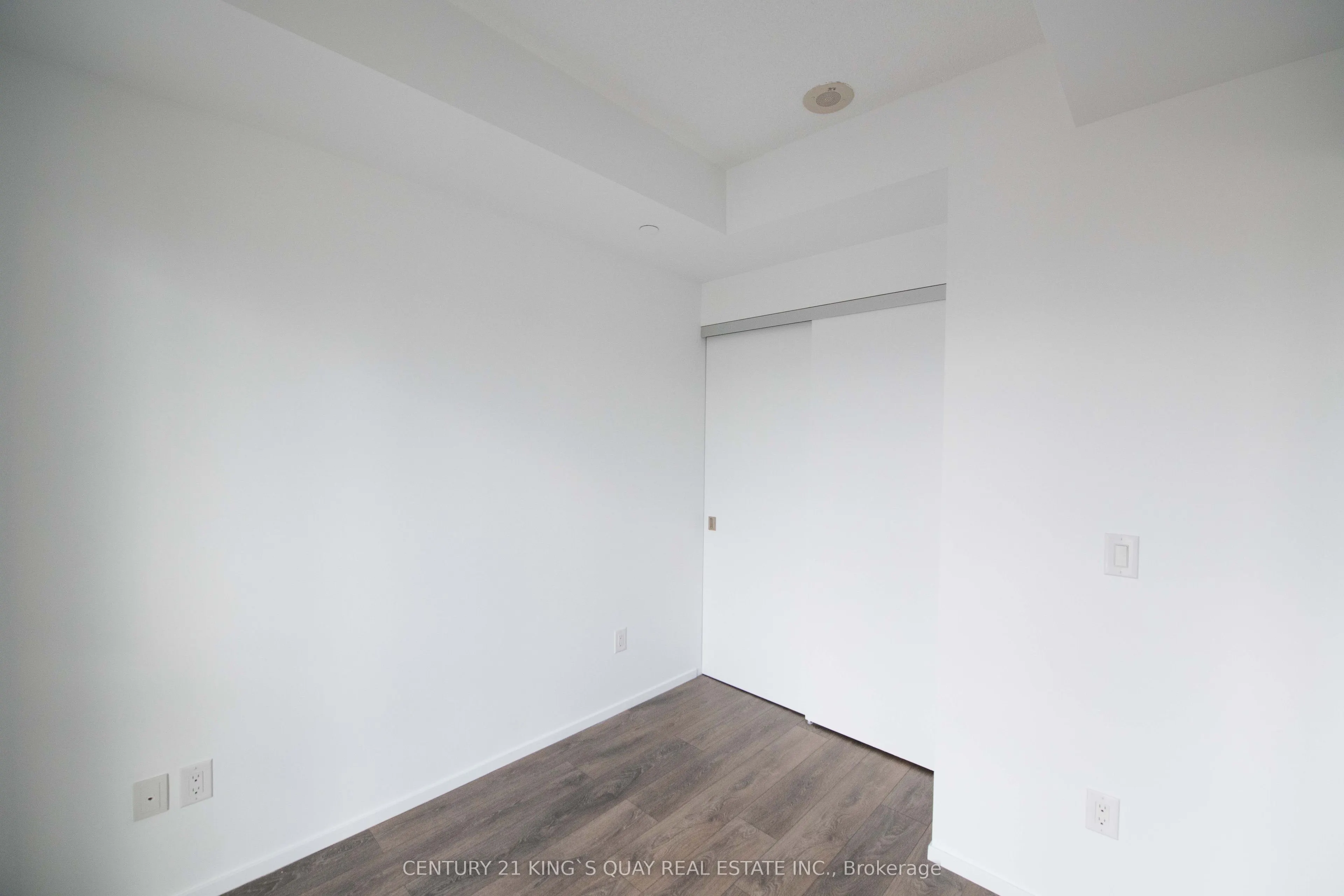 159 Dundas Street E, #3007
