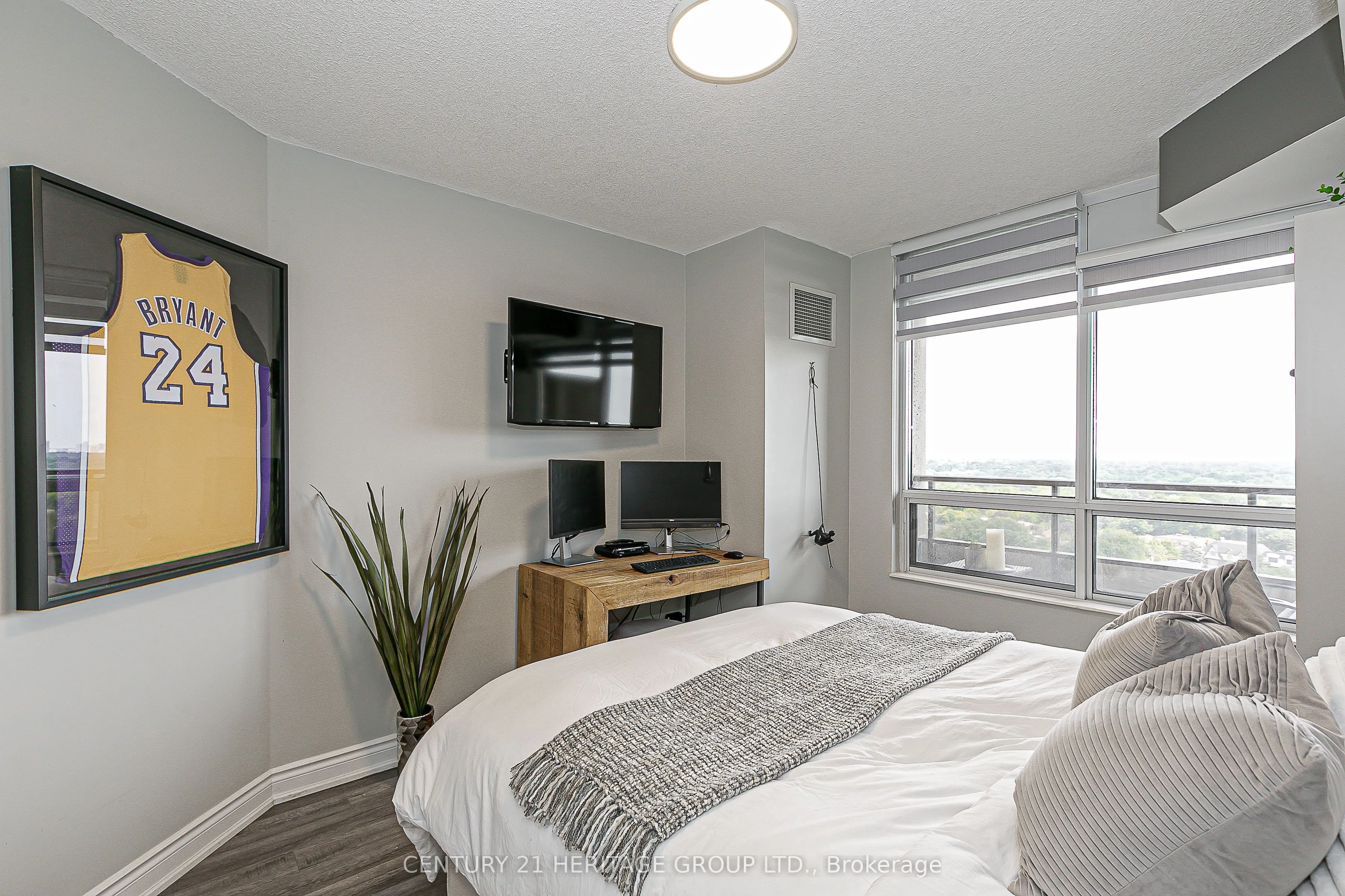 78 Harrison Garden Boulevard, #1704