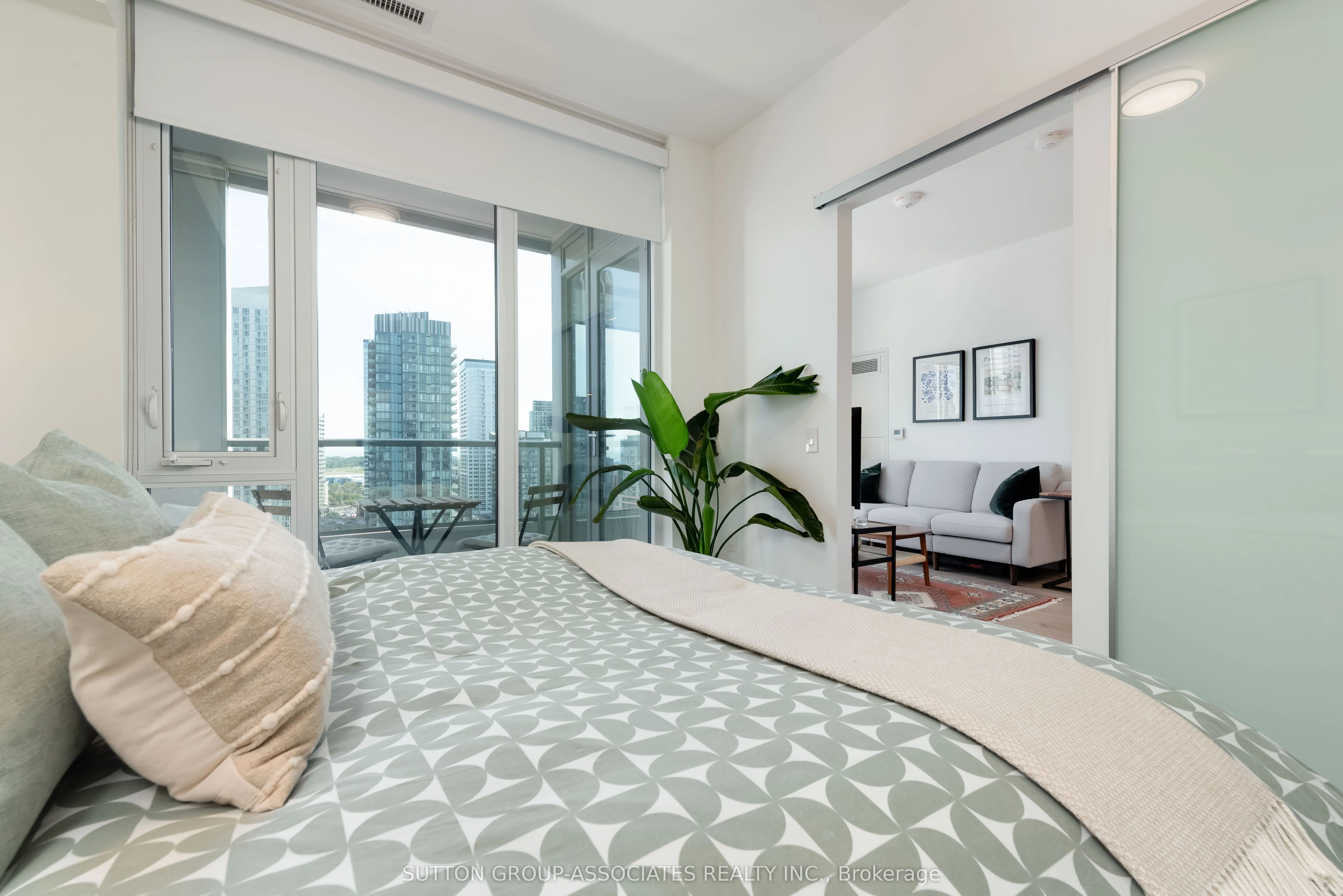 576 Front Street W, #1702