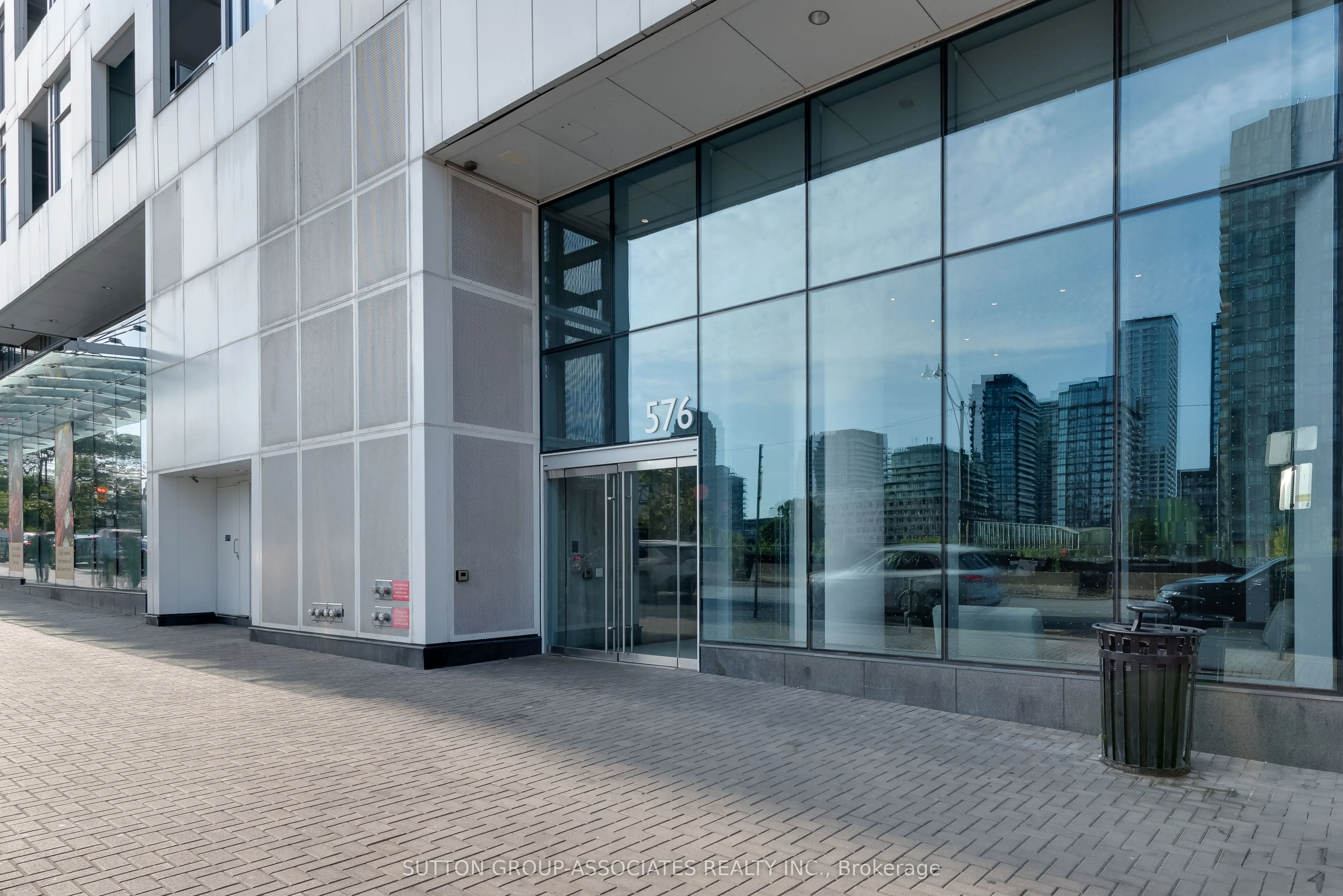 576 Front Street W, #1702