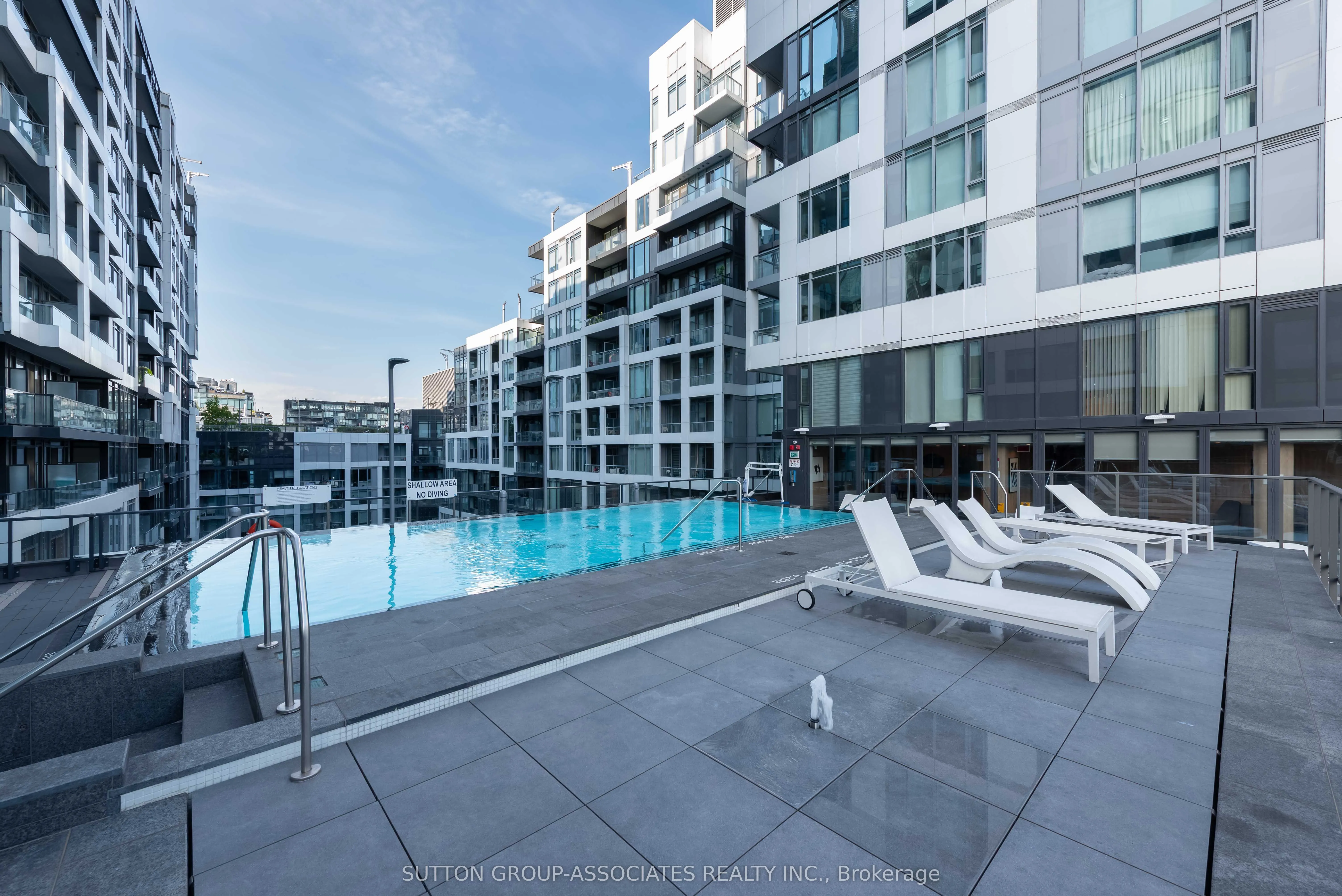 576 Front Street W, #1702