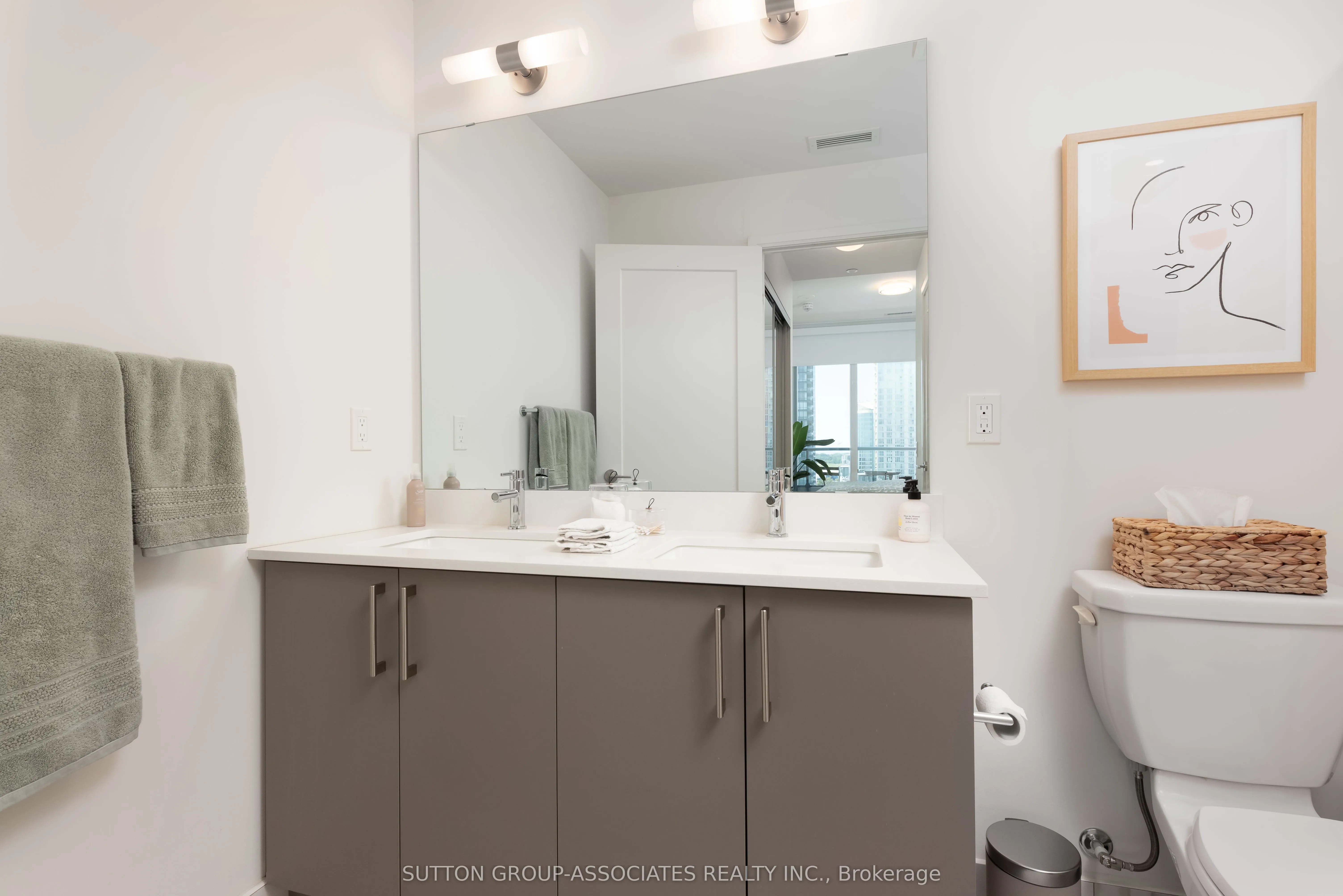 576 Front Street W, #1702