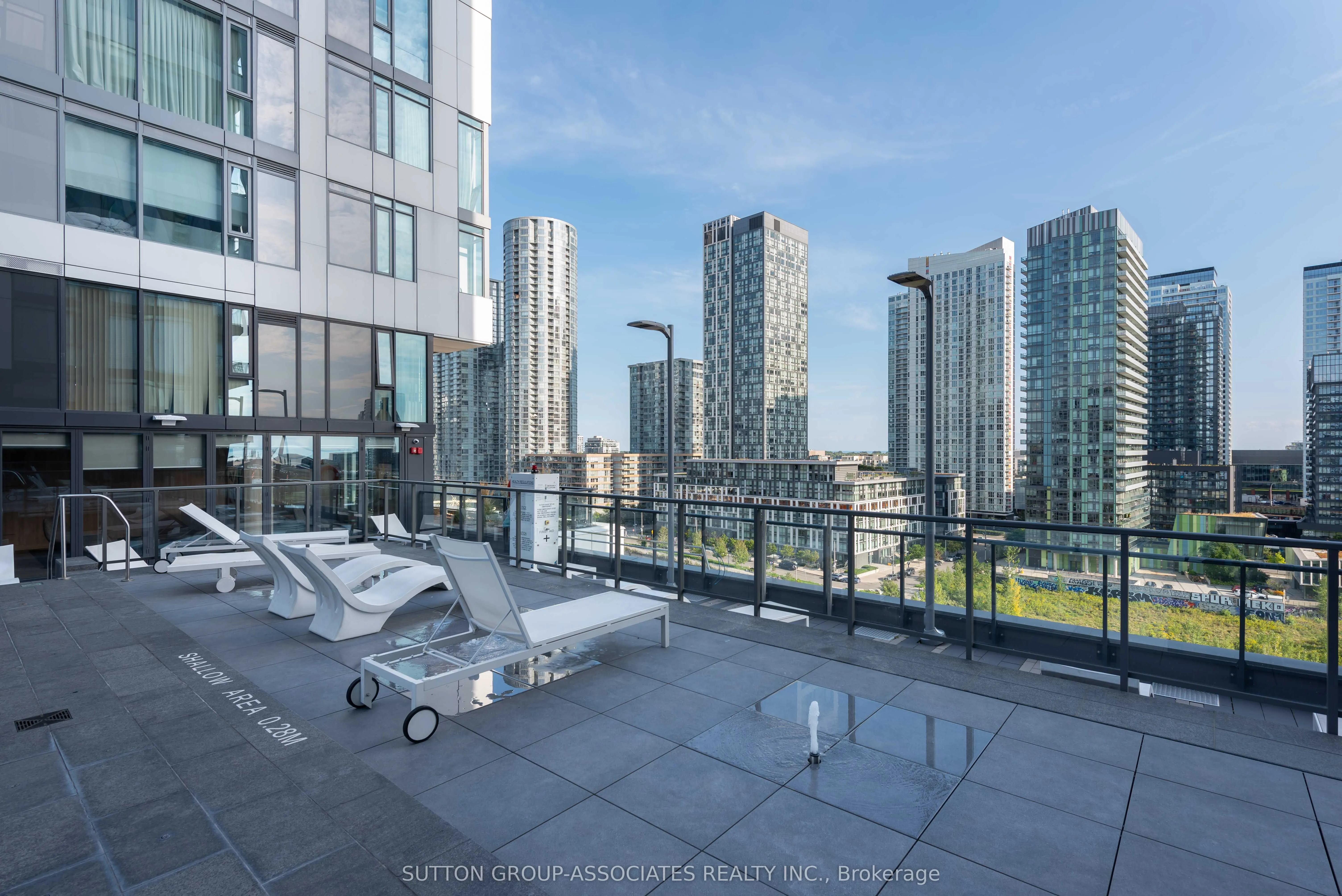 576 Front Street W, #1702