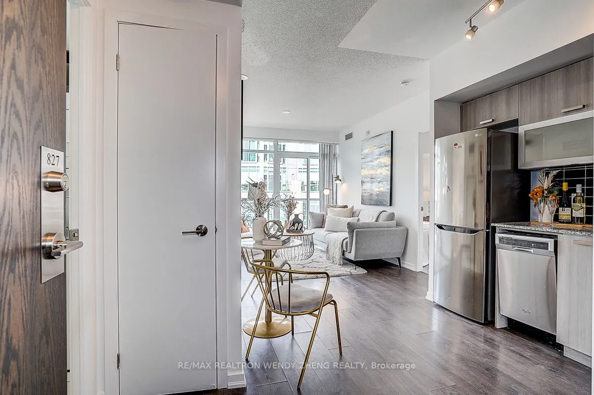 68 Abell Street, #827