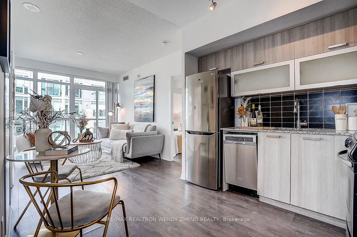 68 Abell Street, #827