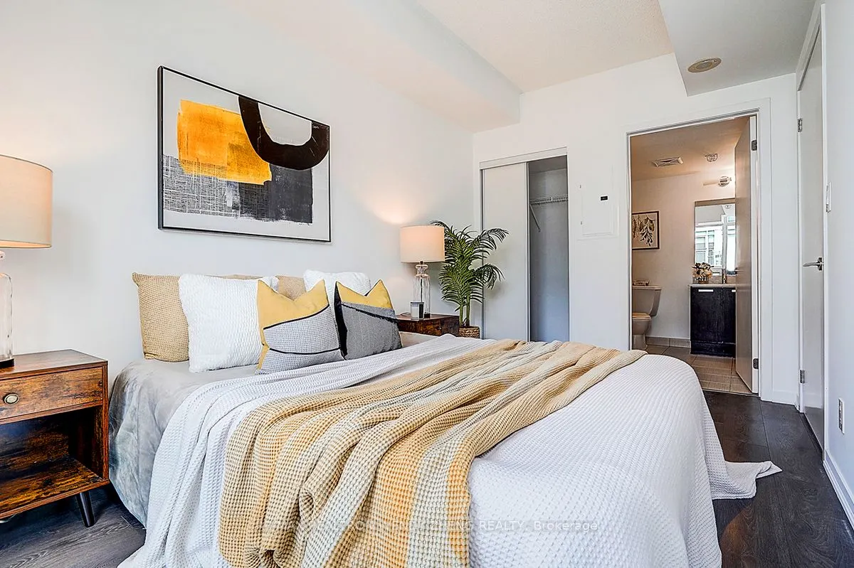 68 Abell Street, #827