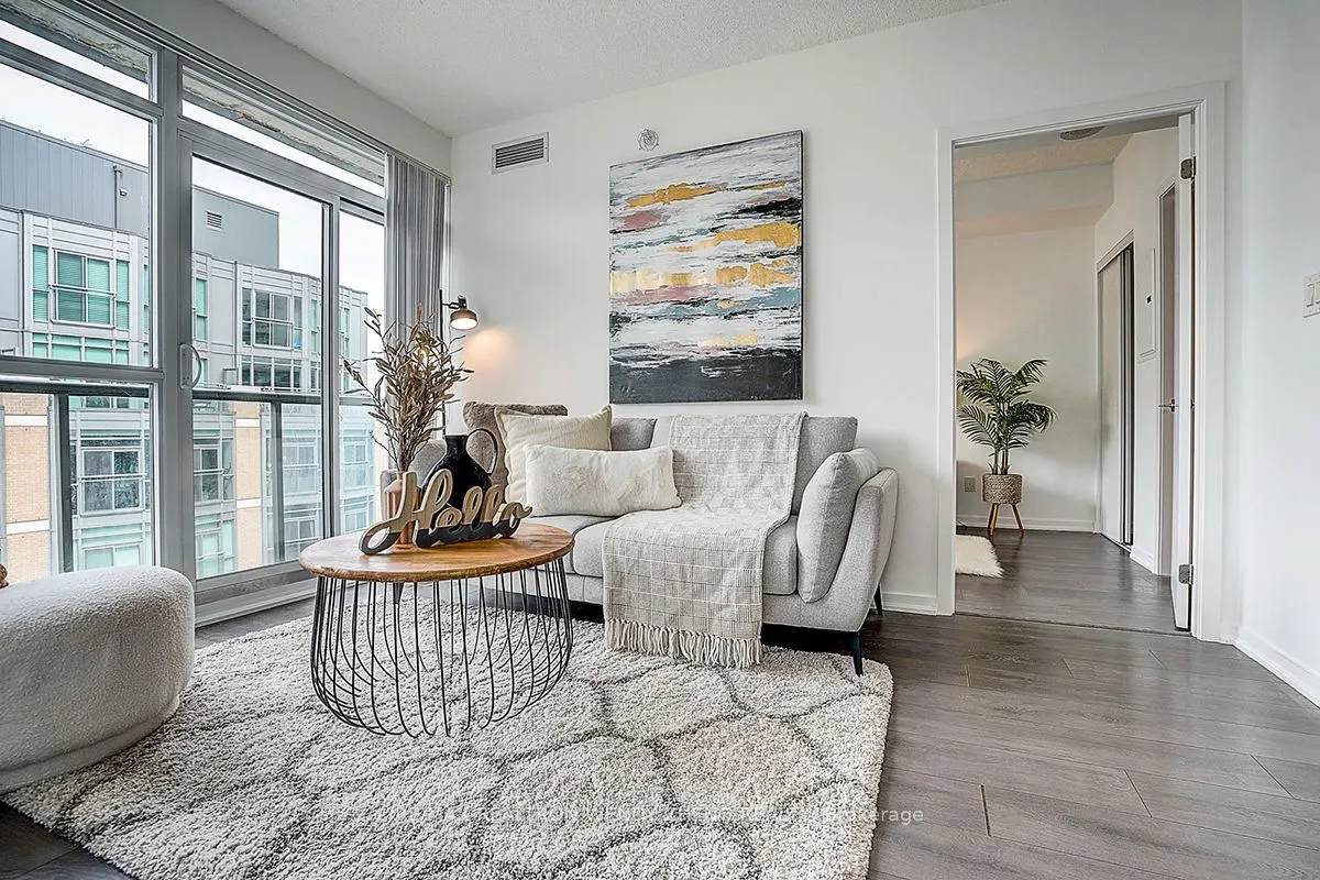 68 Abell Street, #827