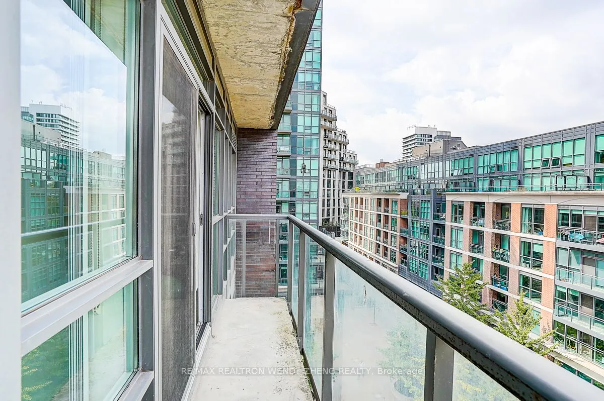68 Abell Street, #827