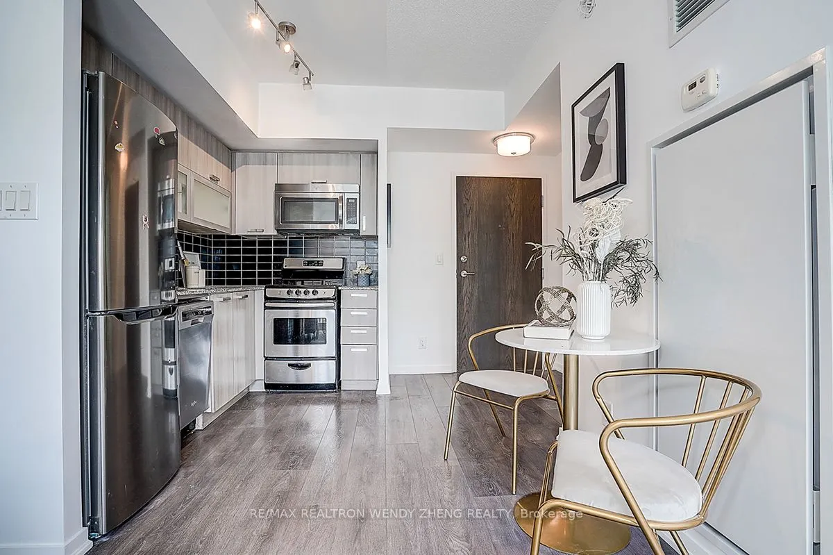 68 Abell Street, #827