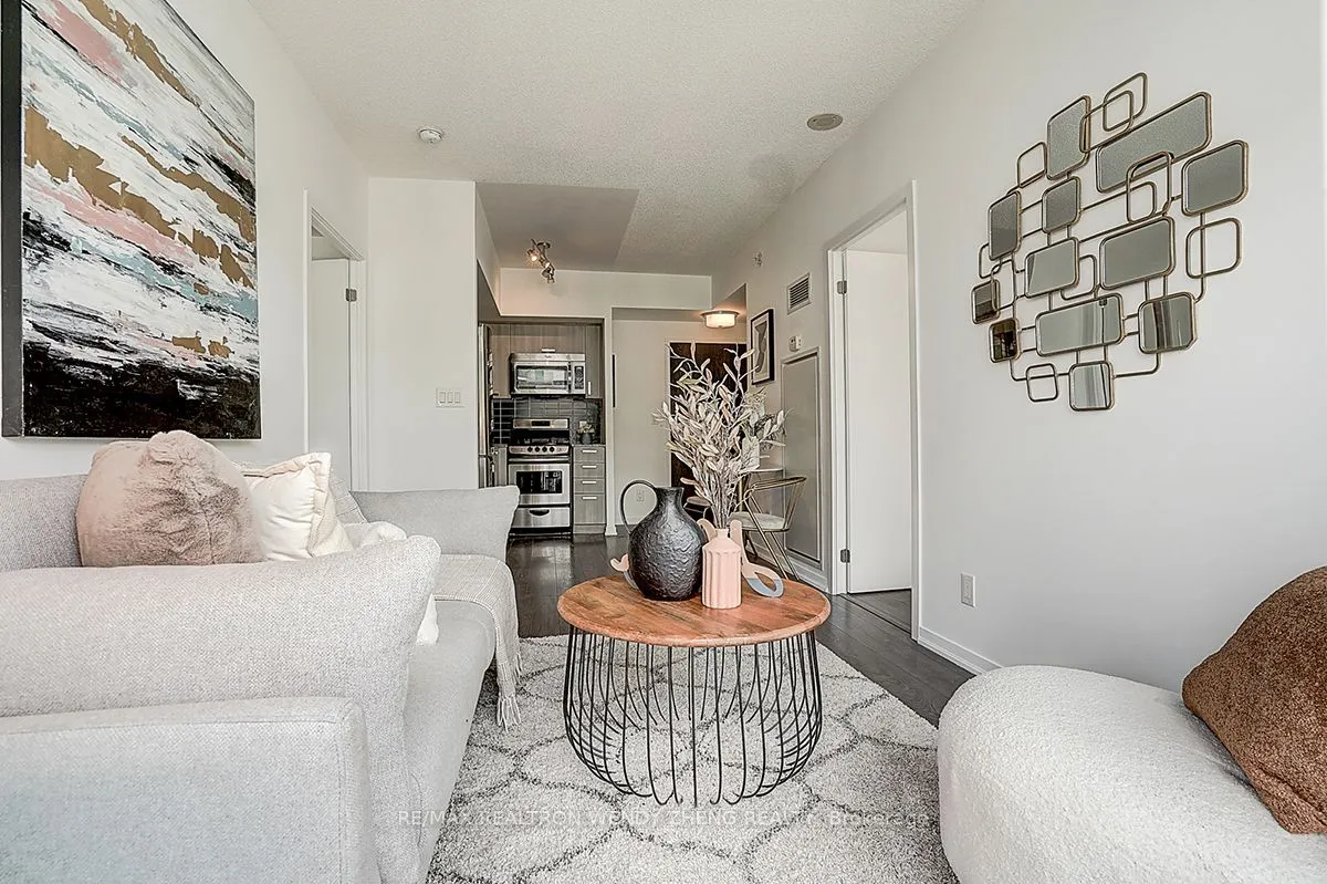 68 Abell Street, #827