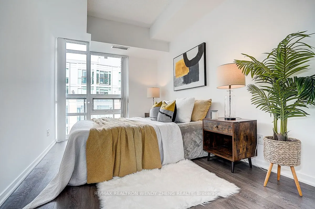 68 Abell Street, #827