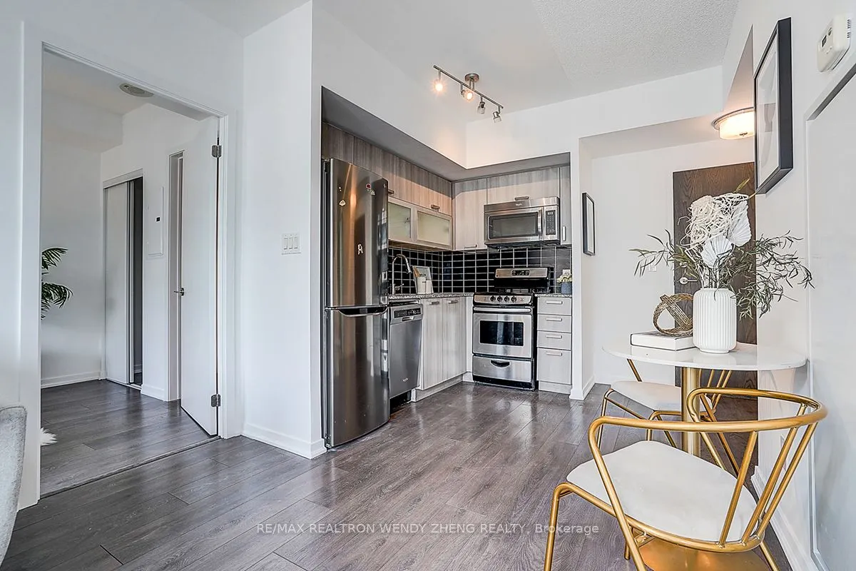 68 Abell Street, #827