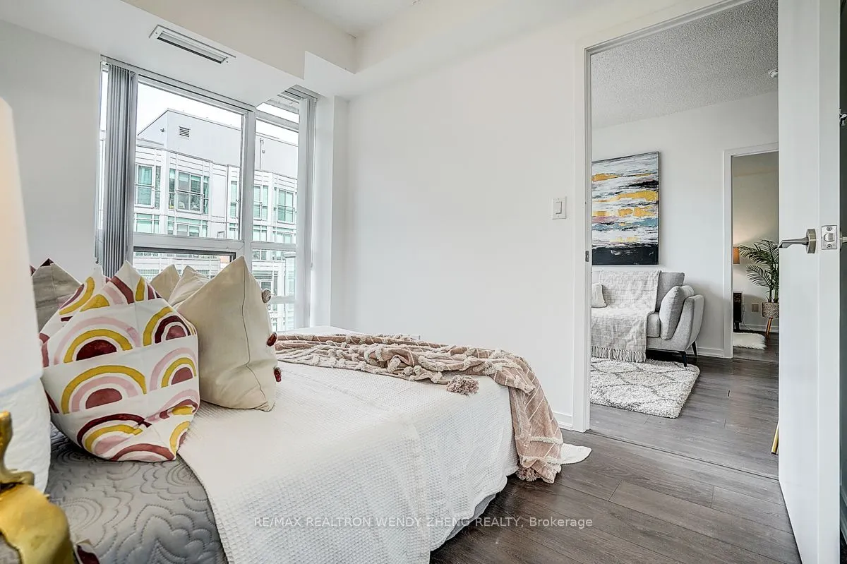 68 Abell Street, #827
