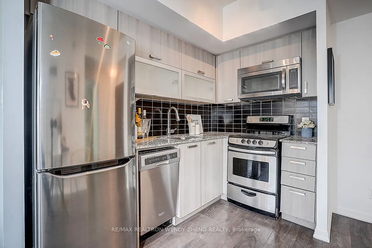 68 Abell Street, #827