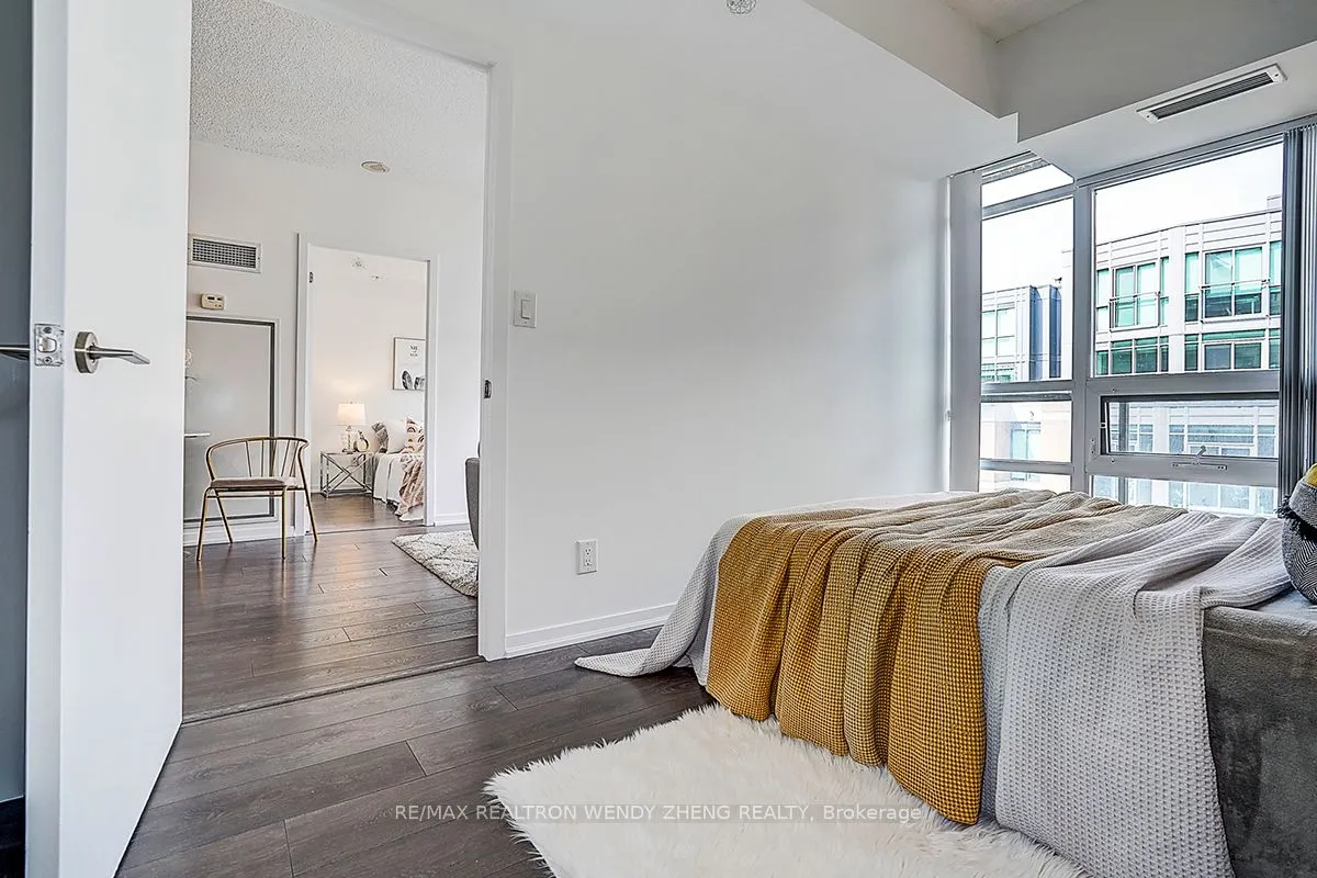 68 Abell Street, #827