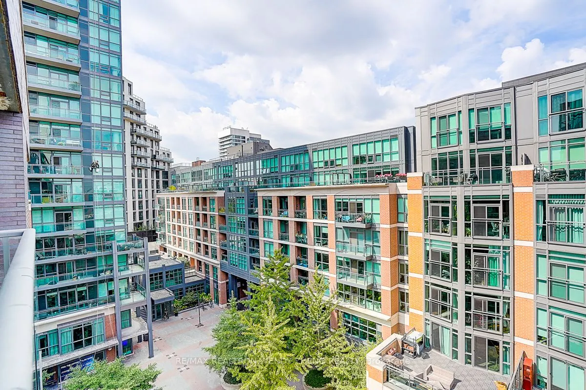 68 Abell Street, #827