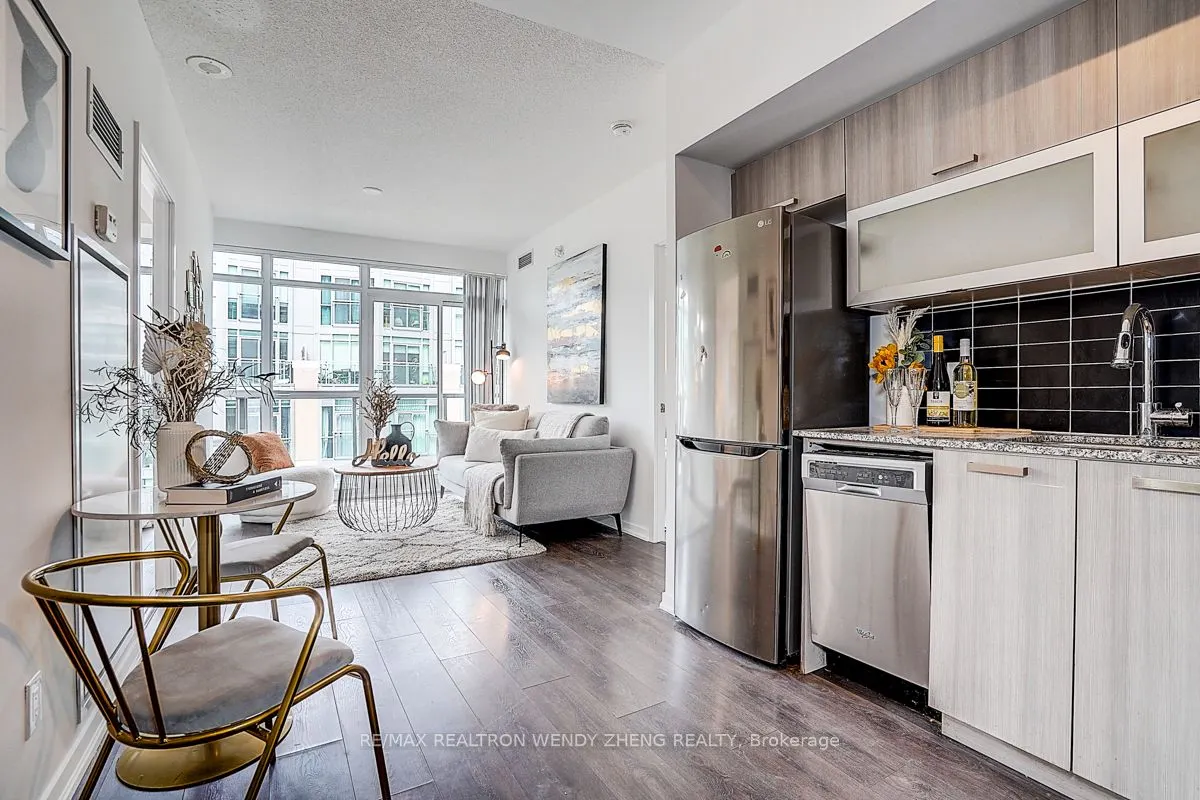 68 Abell Street, #827