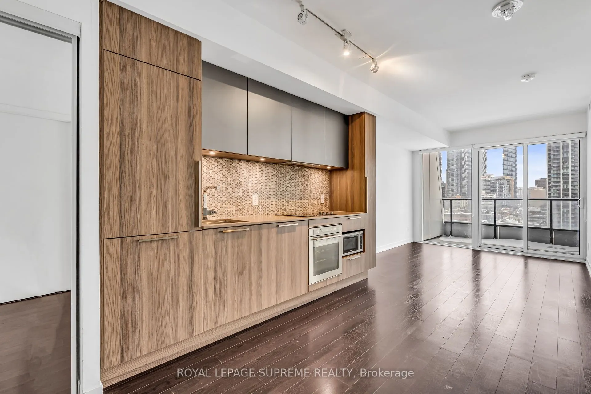 85 Wood Street, #1711