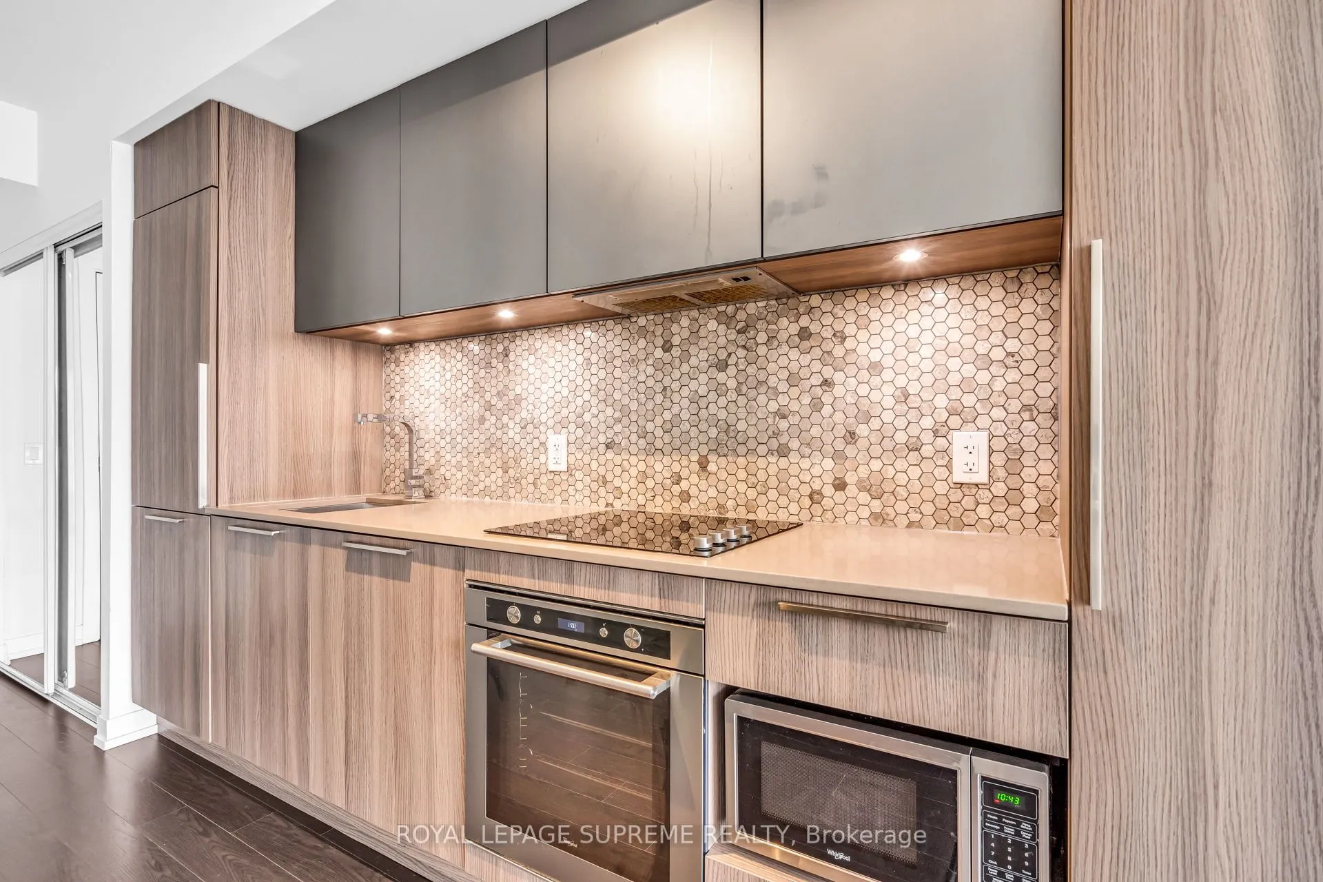 85 Wood Street, #1711