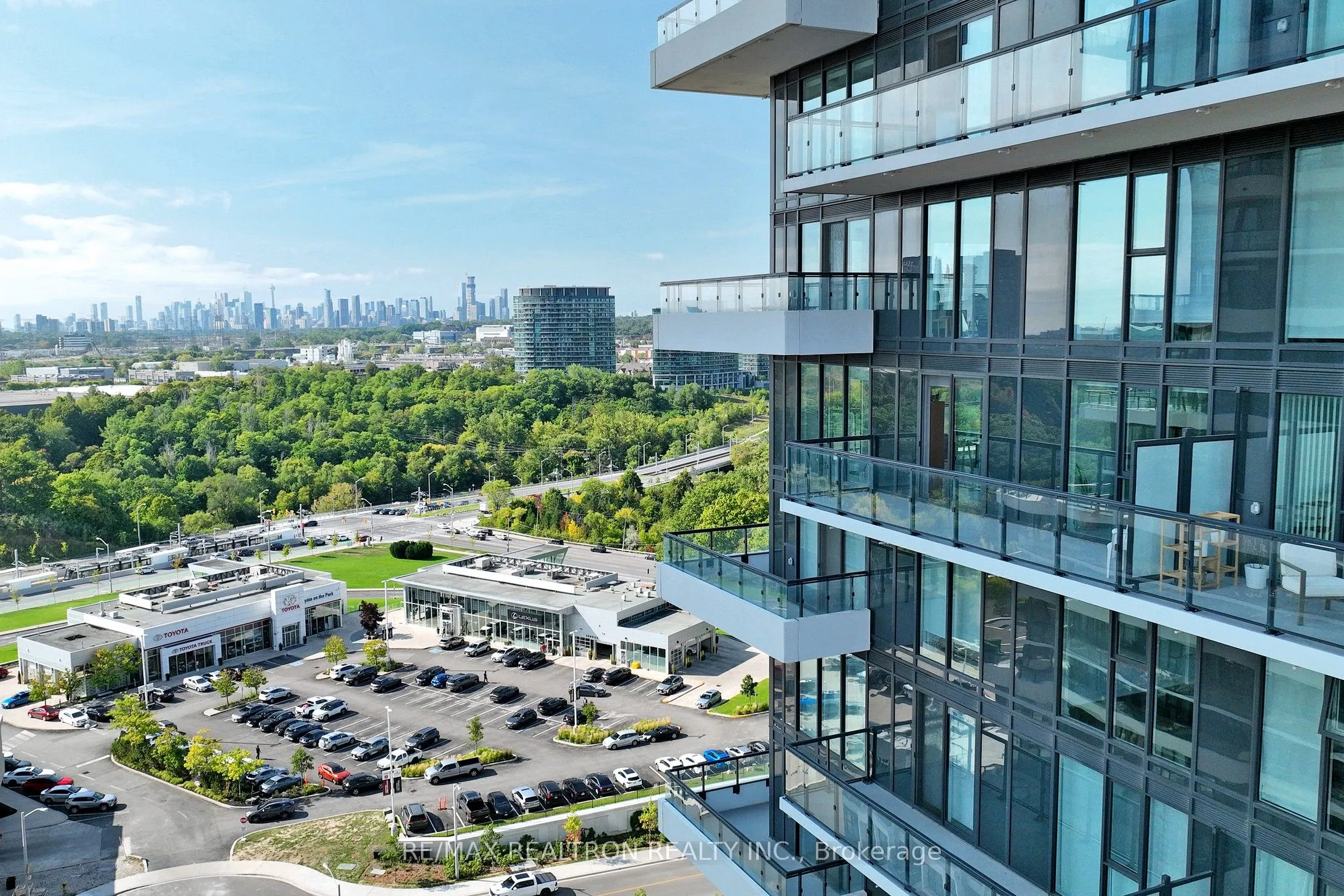 20 Inn On The Park Drive, #1432