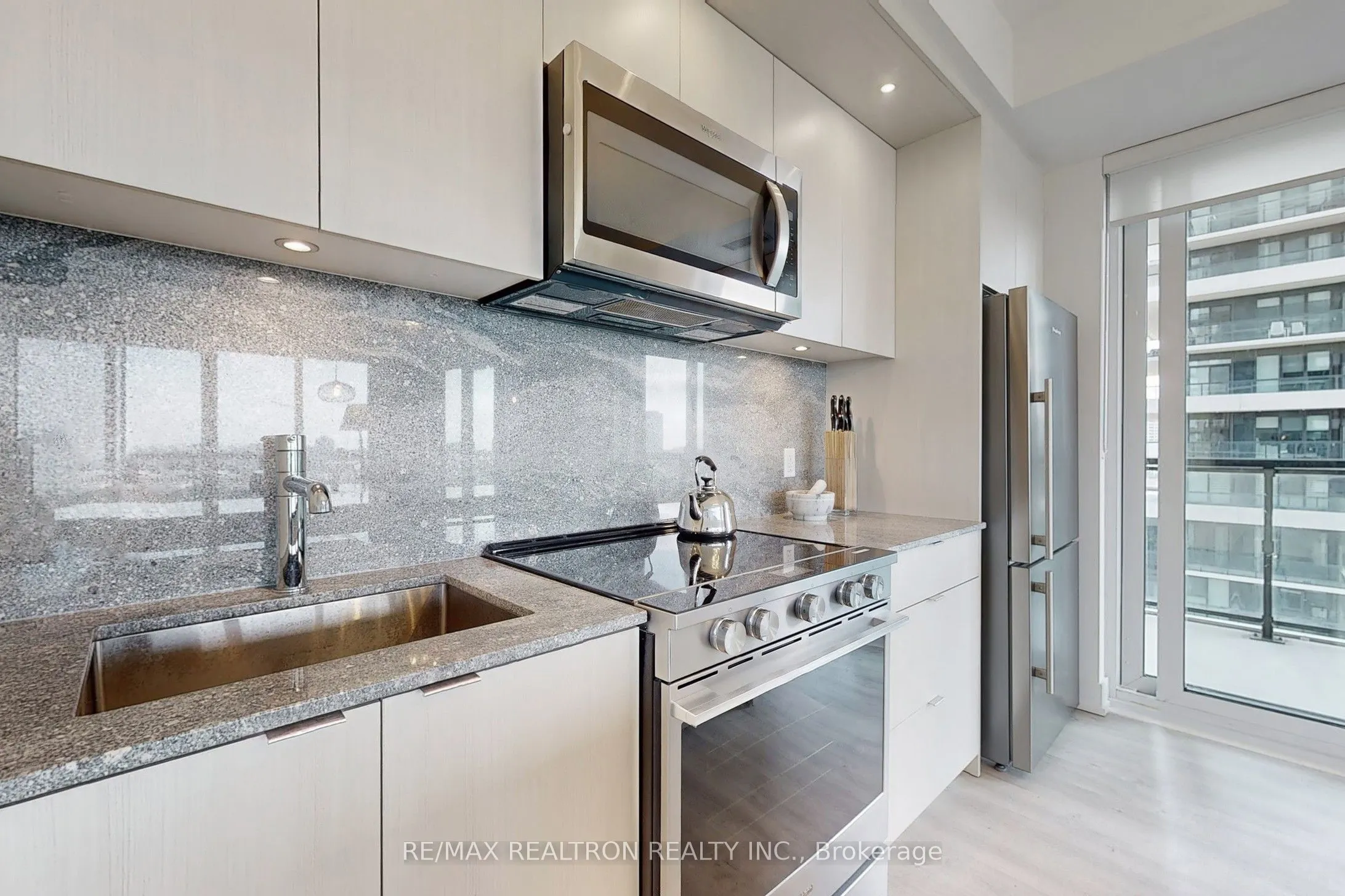 20 Inn On The Park Drive, #1432