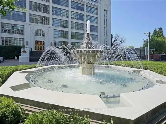 637 Lake Shore Boulevard W, #319