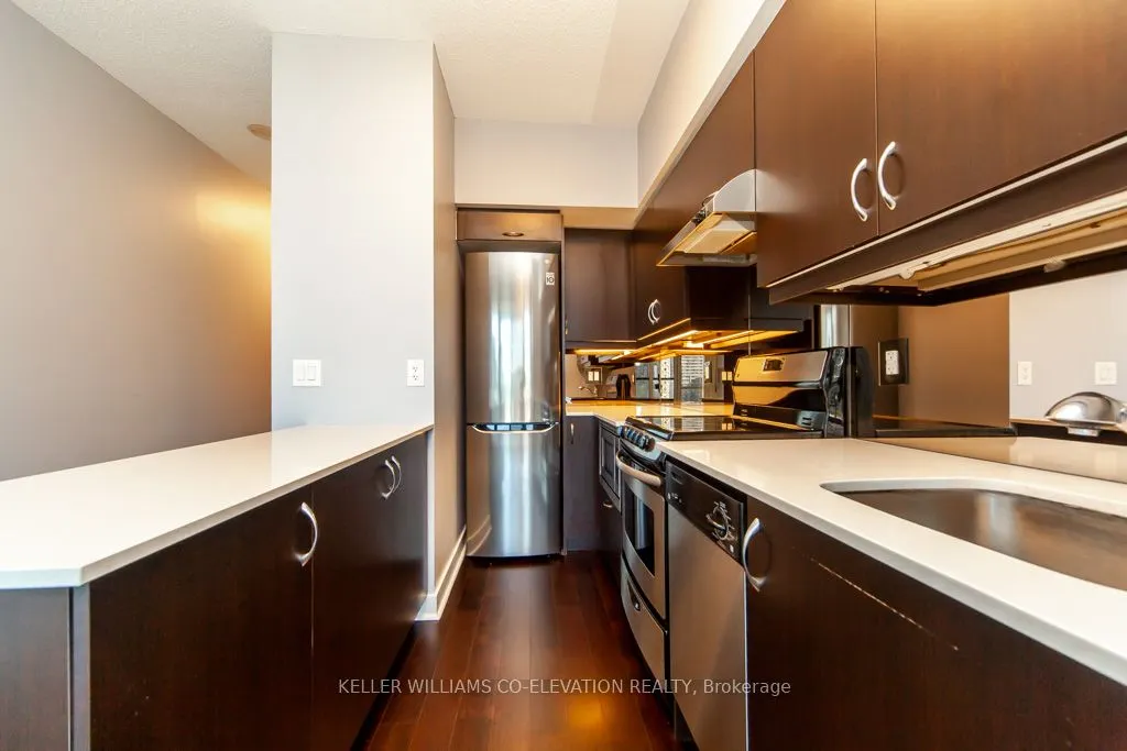 320 Richmond Street E, #916