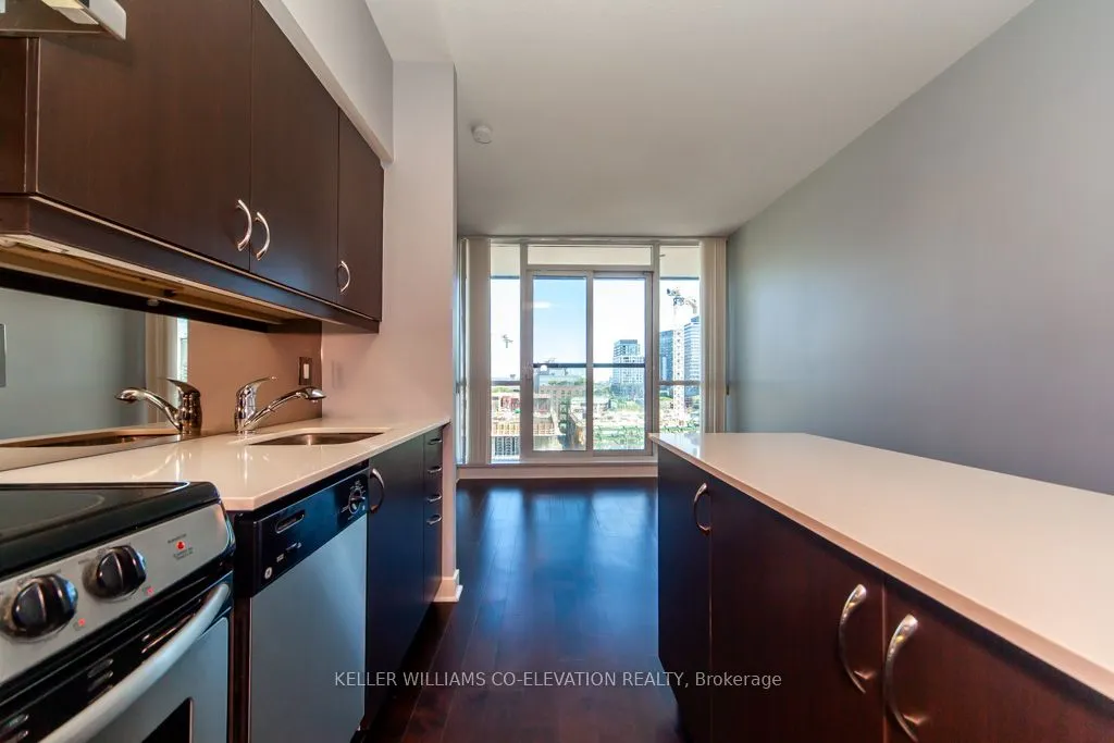 320 Richmond Street E, #916