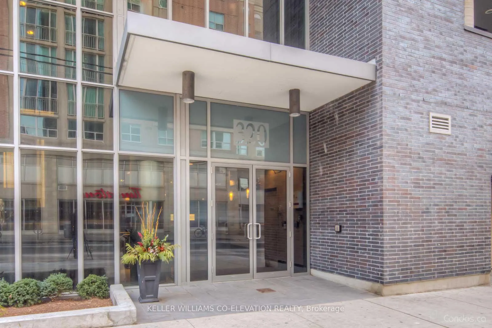 320 Richmond Street E, #916
