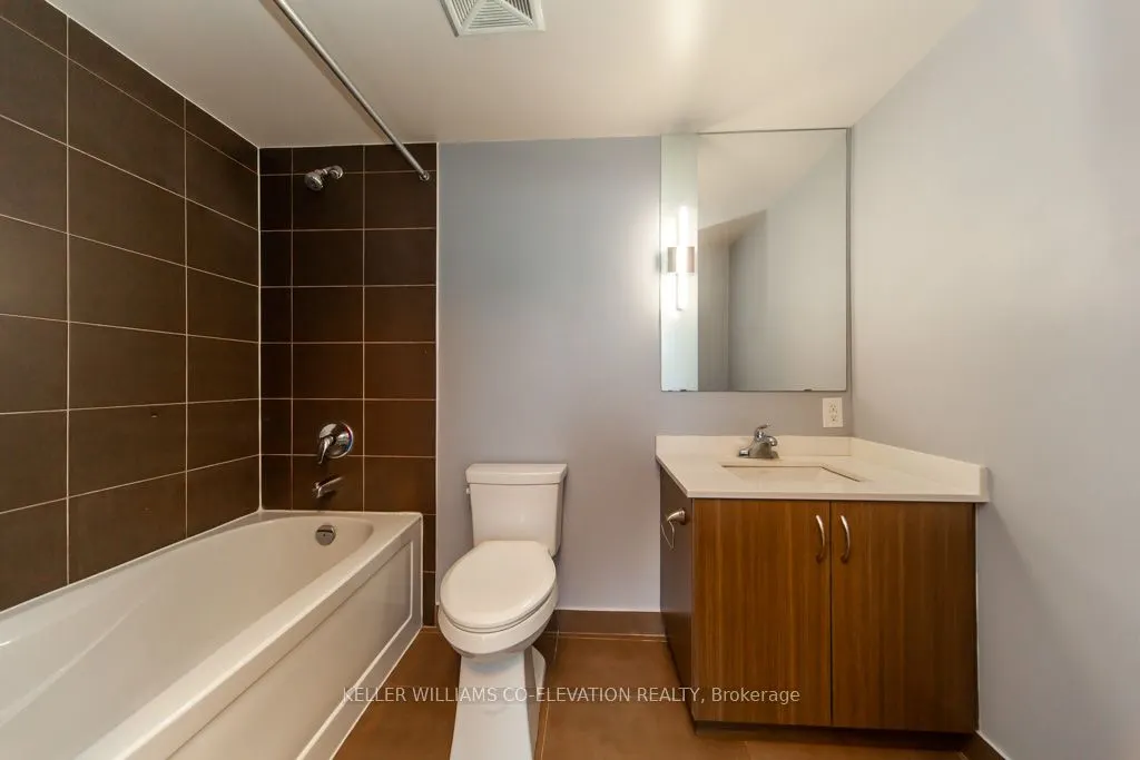 320 Richmond Street E, #916
