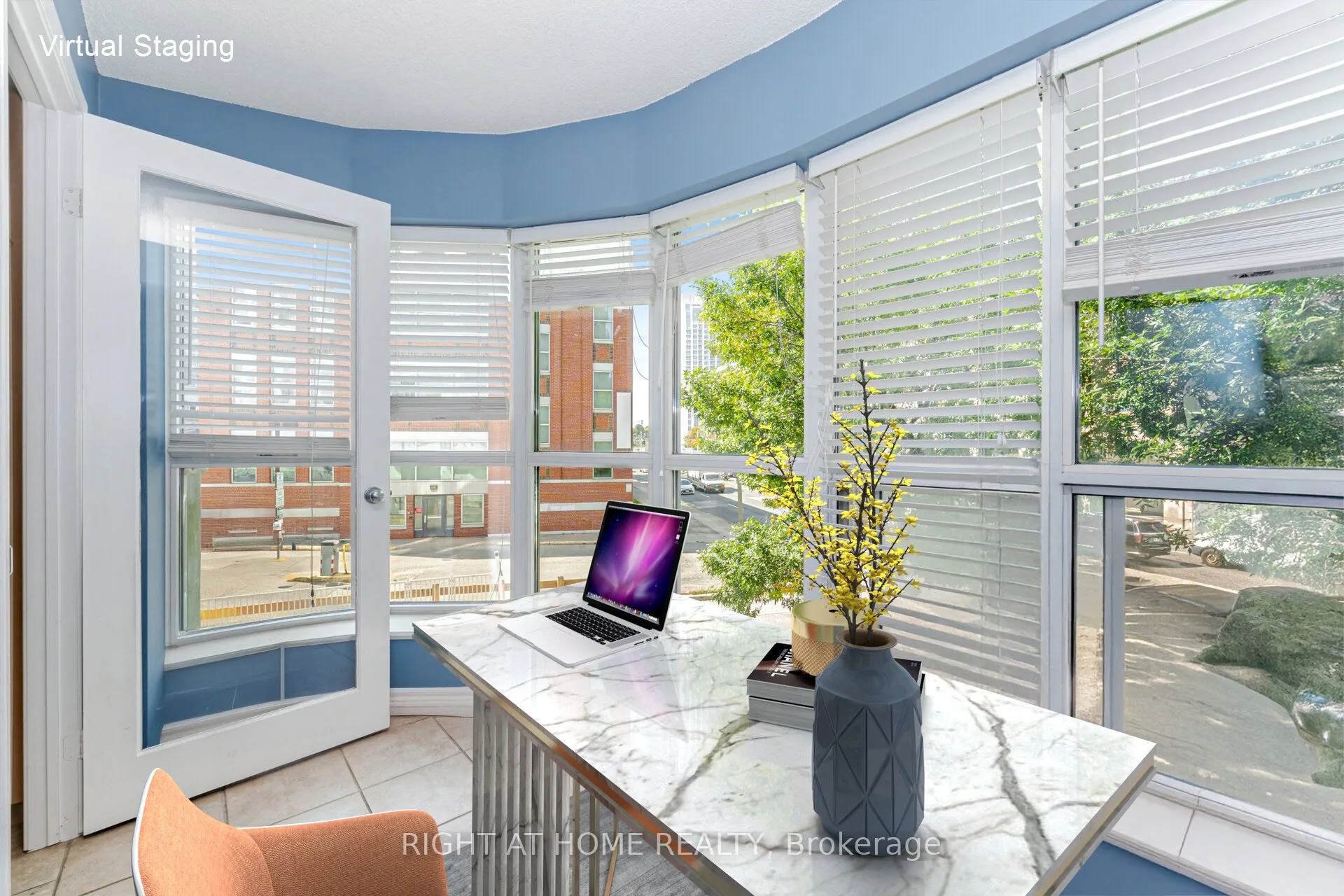 600 Queens Quay, #219