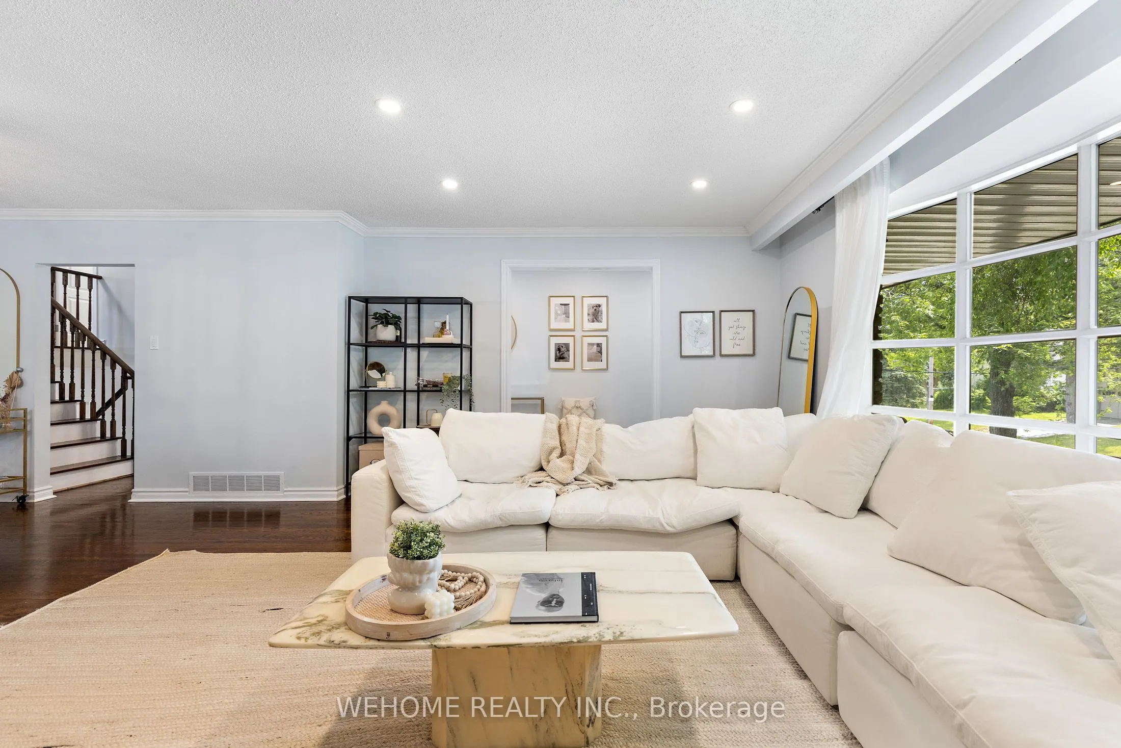 44 Colonnade Road