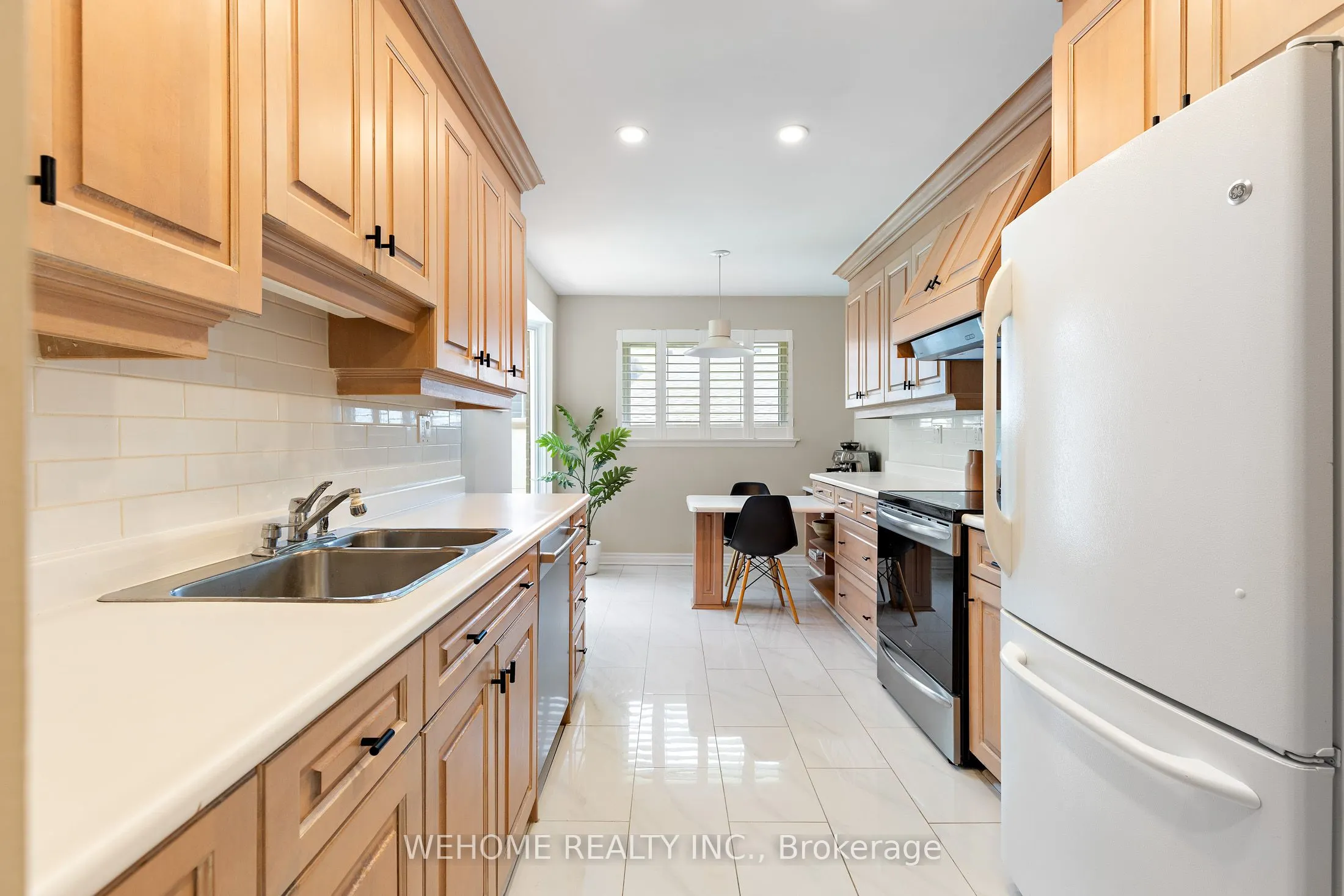 44 Colonnade Road