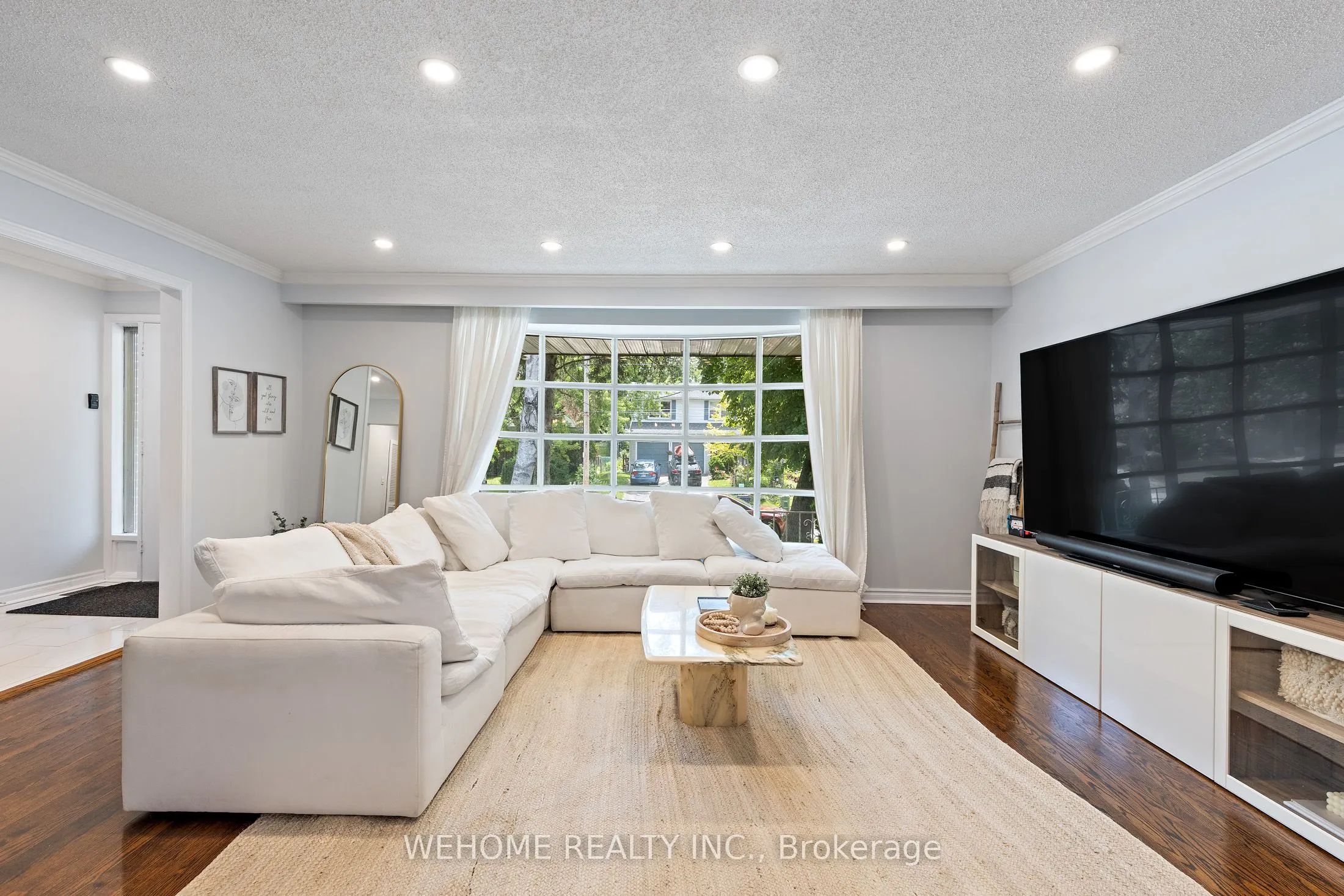 44 Colonnade Road