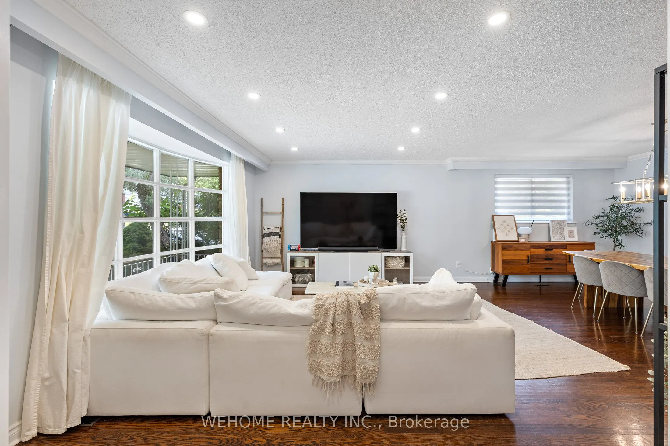 44 Colonnade Road