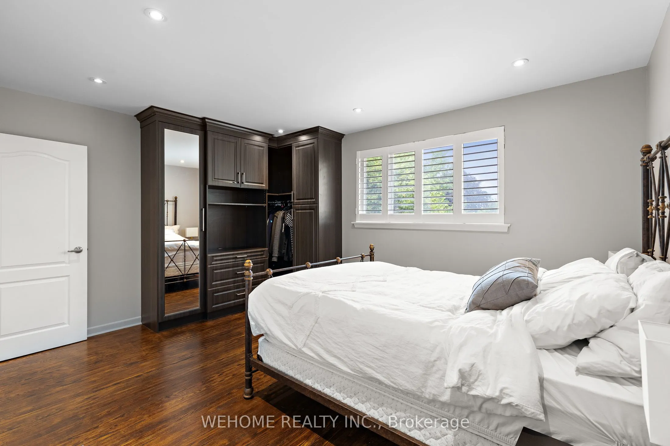 44 Colonnade Road