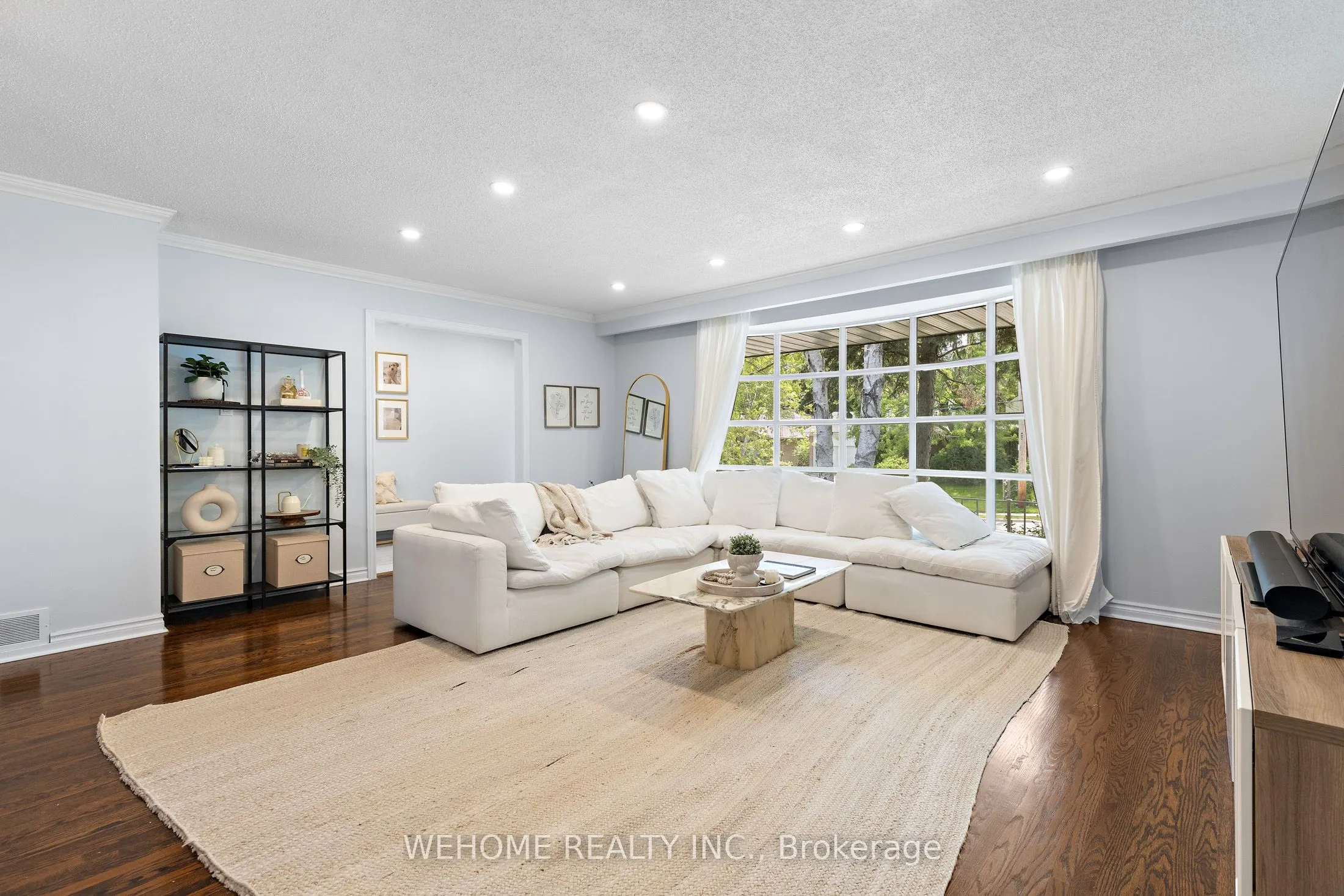 44 Colonnade Road