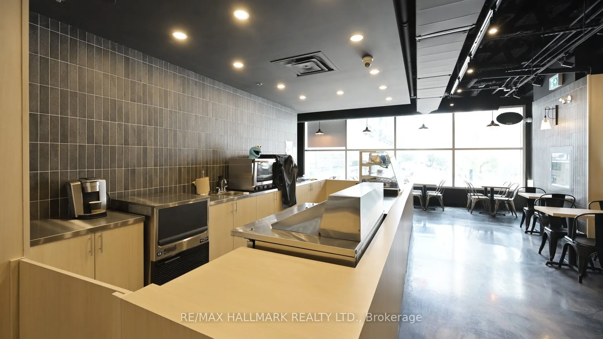 329 Yonge Street, #2nd Fl