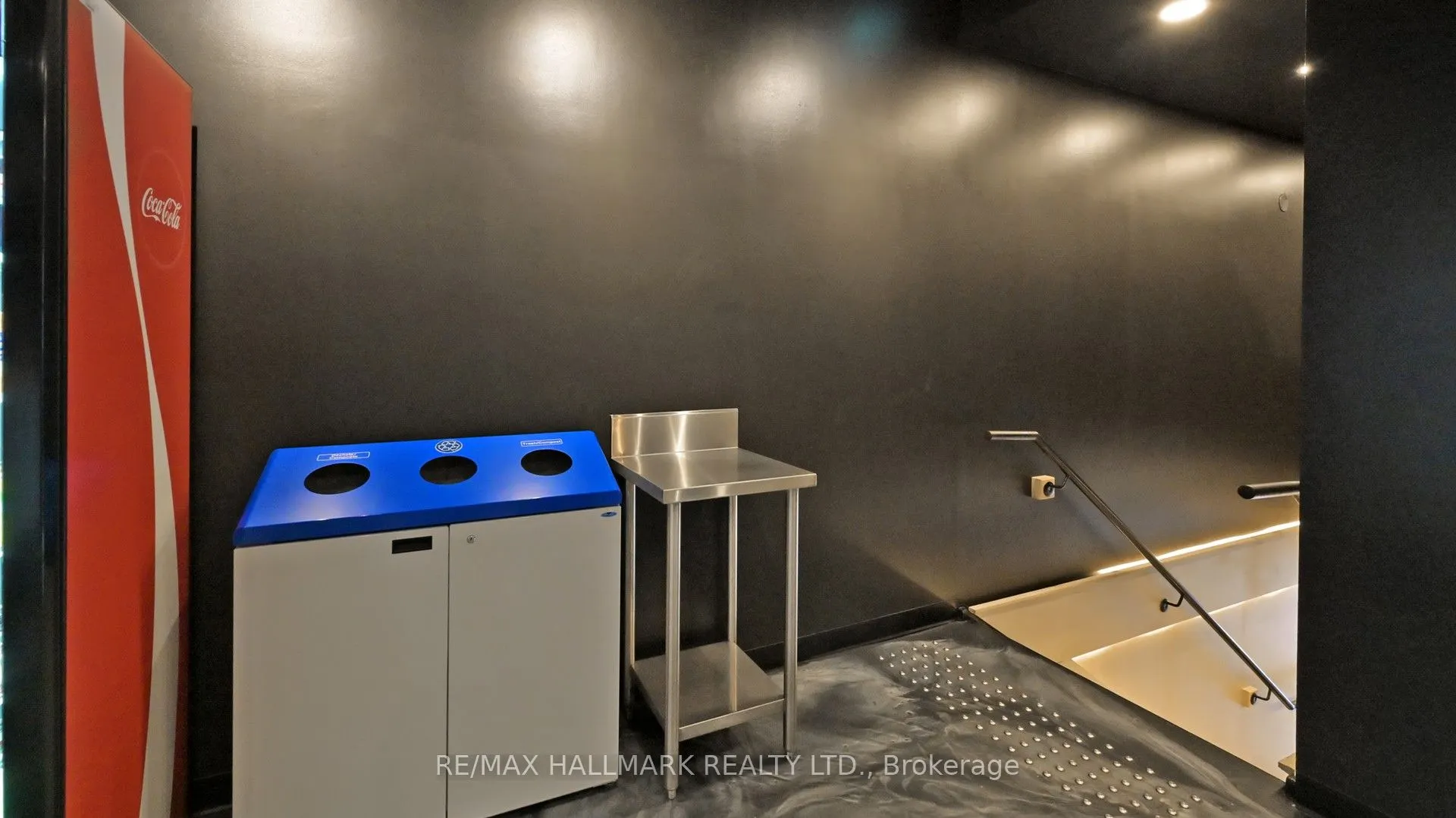 329 Yonge Street, #2nd Fl