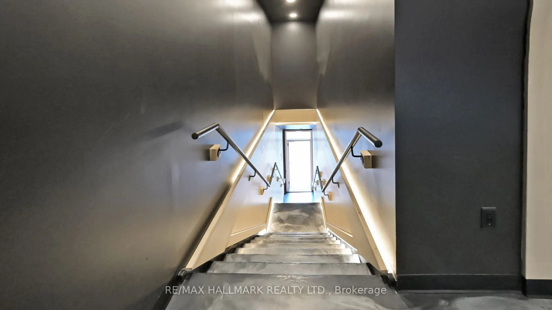 329 Yonge Street, #2nd Fl