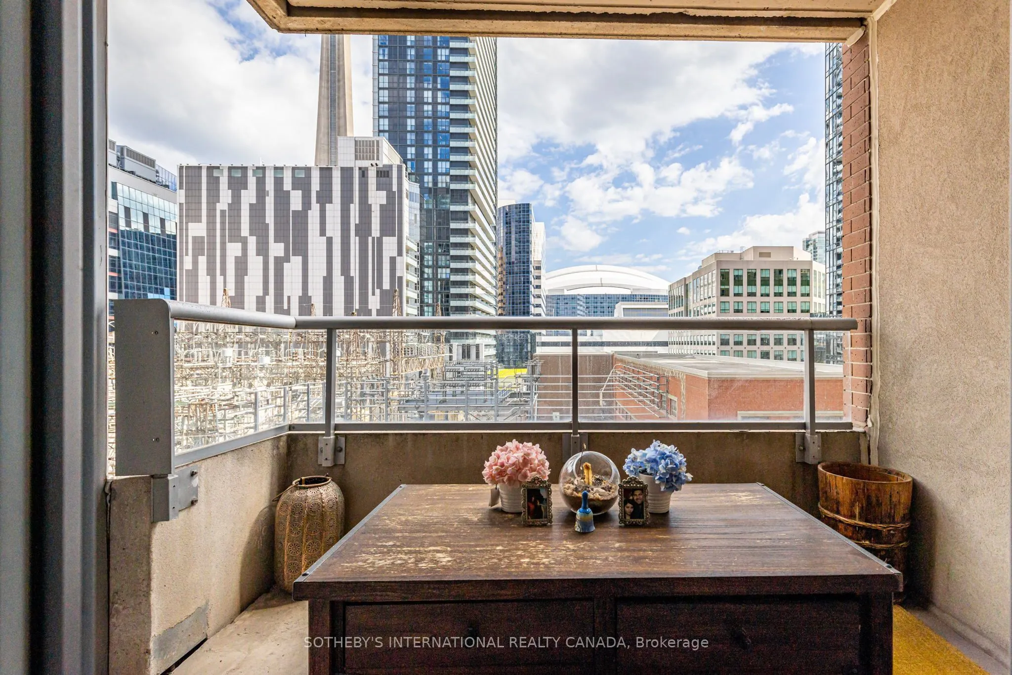 250 Wellington Street W, #535