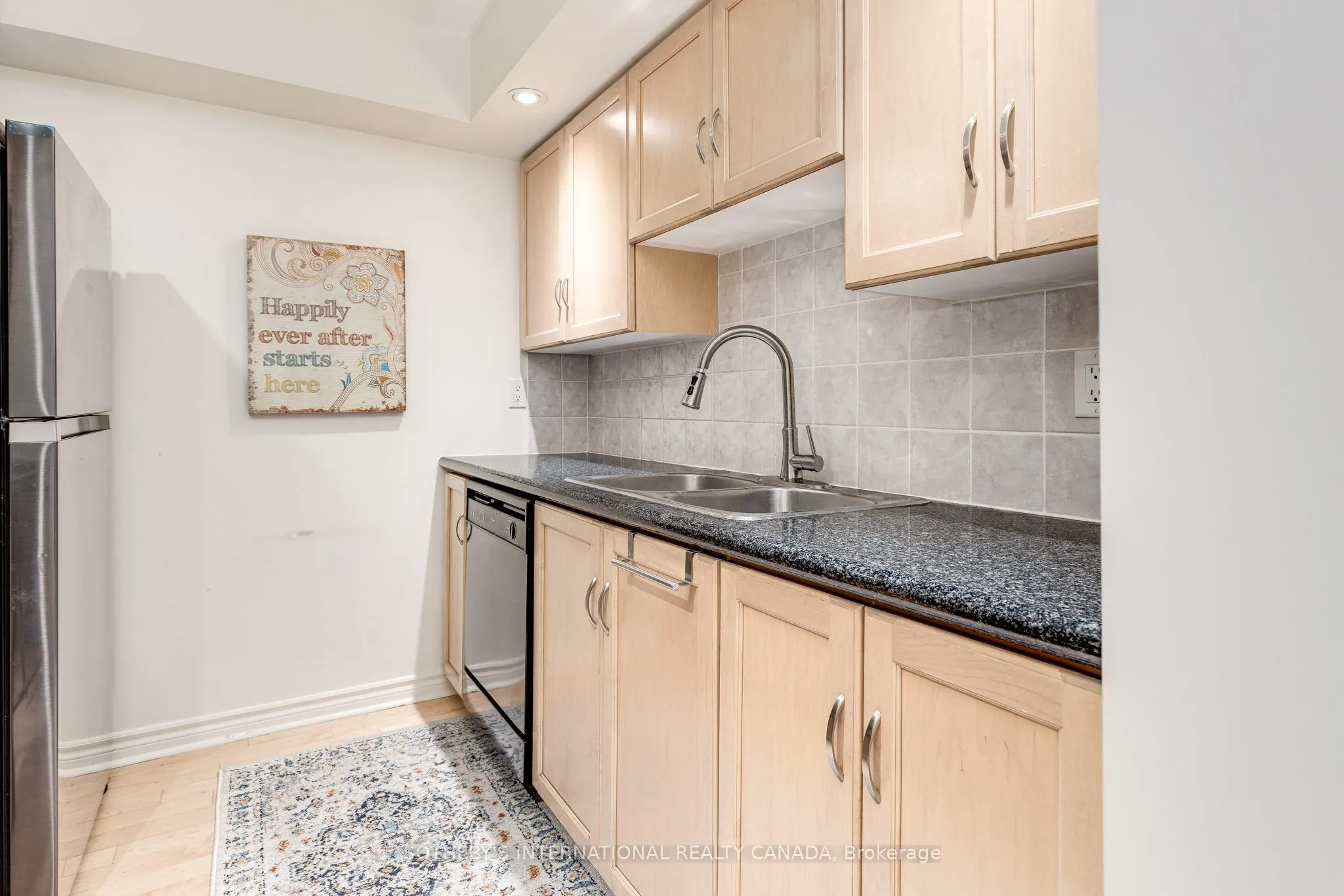 250 Wellington Street W, #535