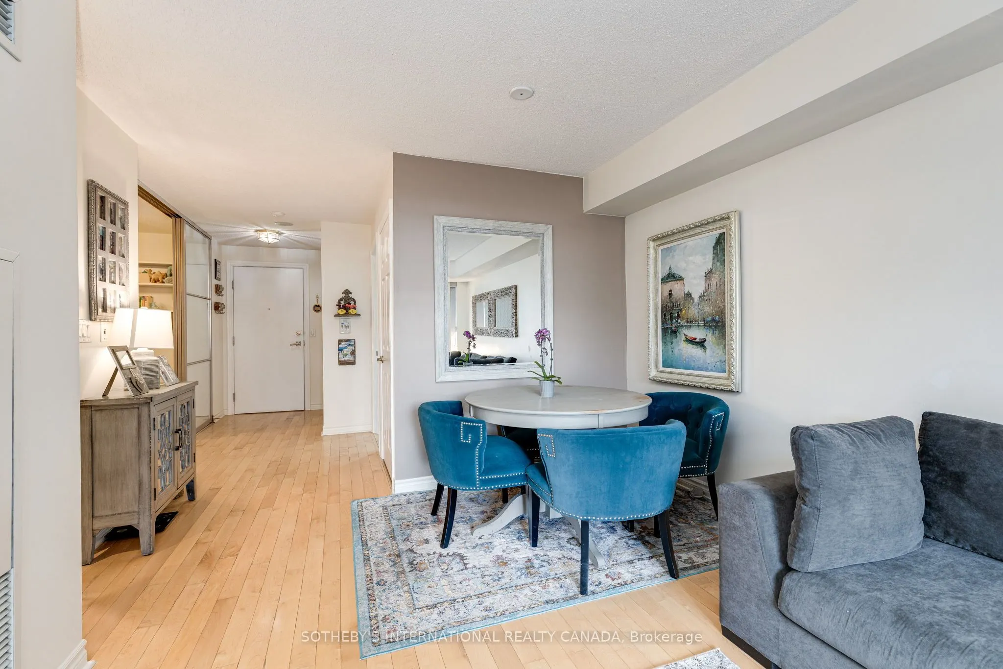 250 Wellington Street W, #535