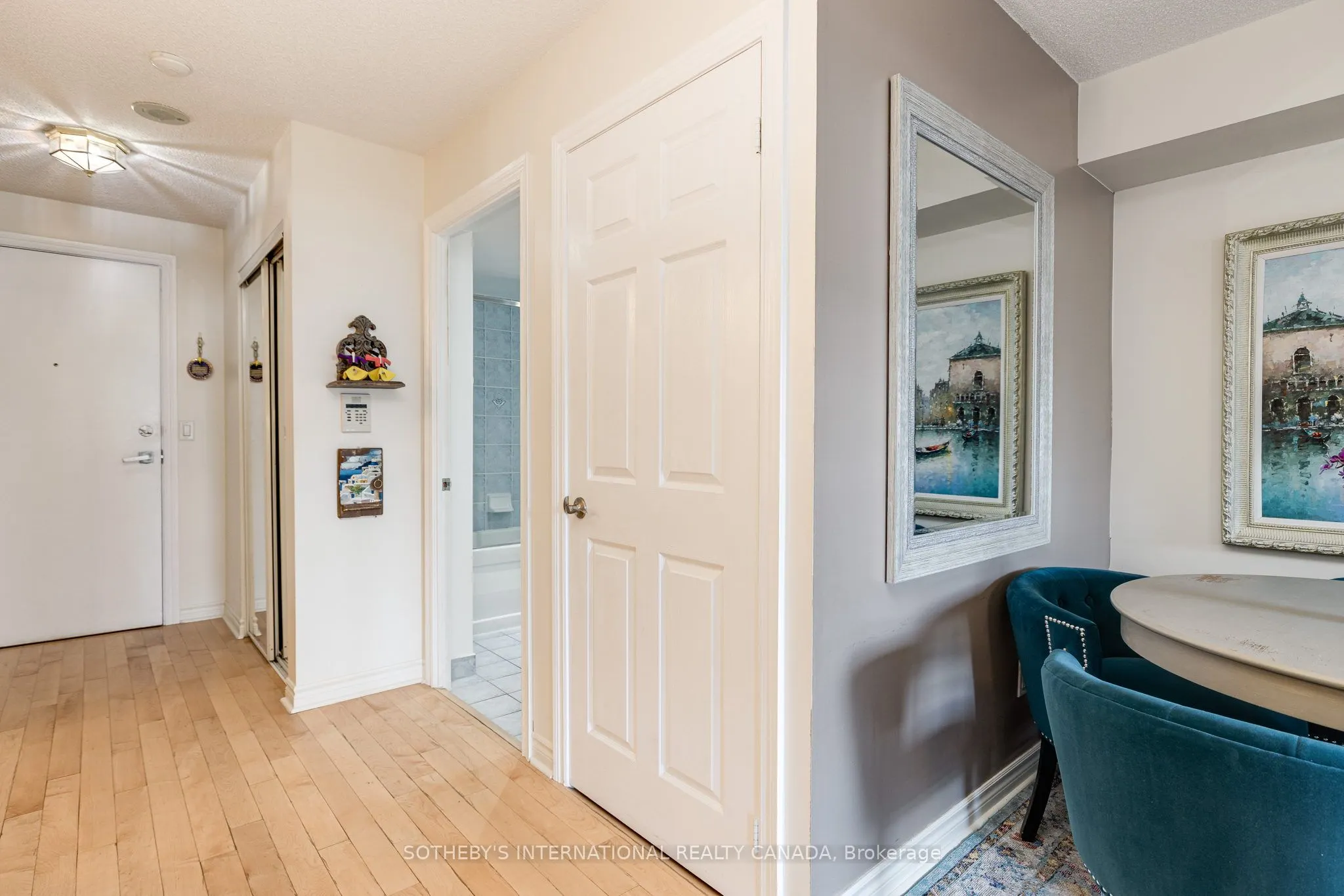 250 Wellington Street W, #535