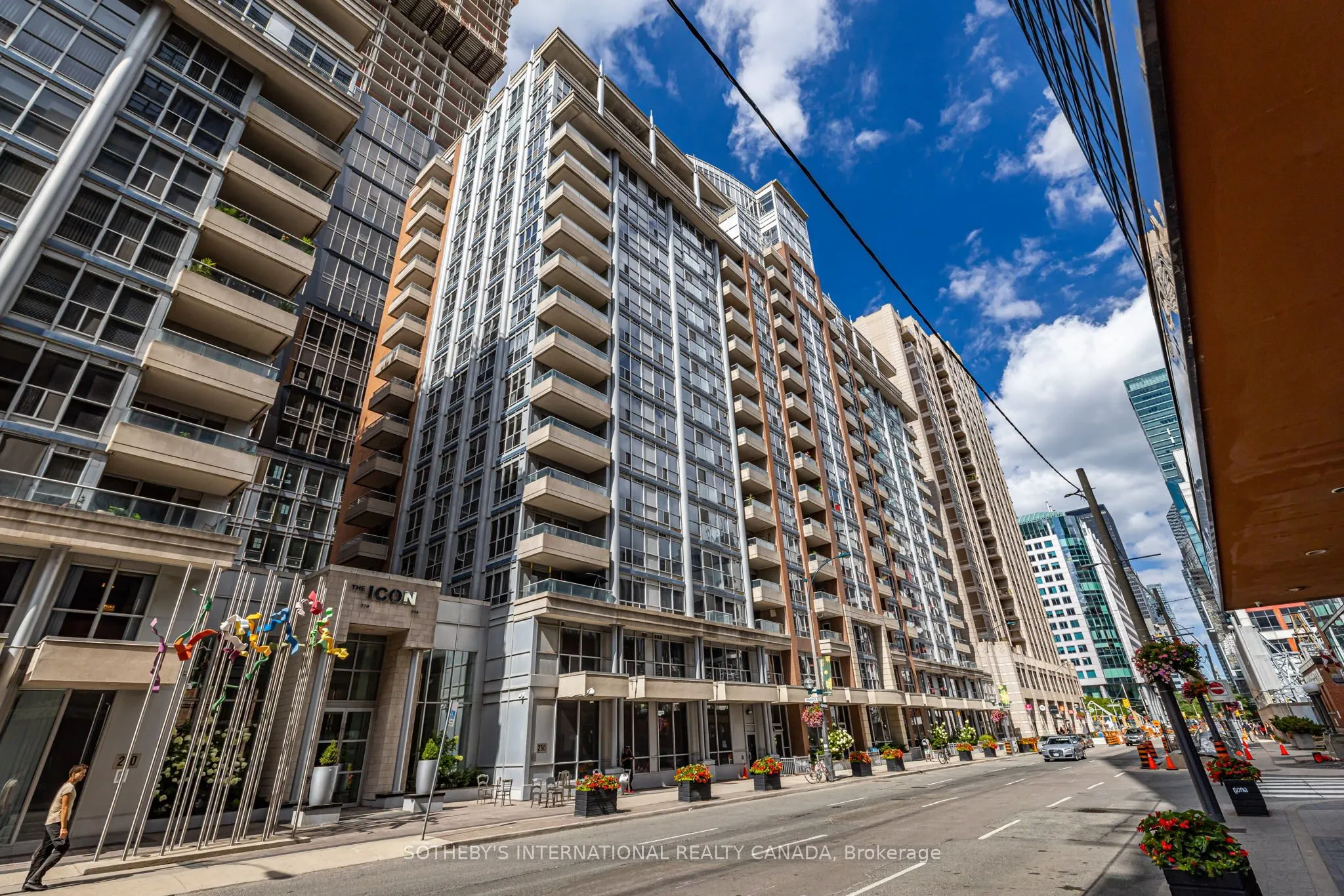 250 Wellington Street W, #535